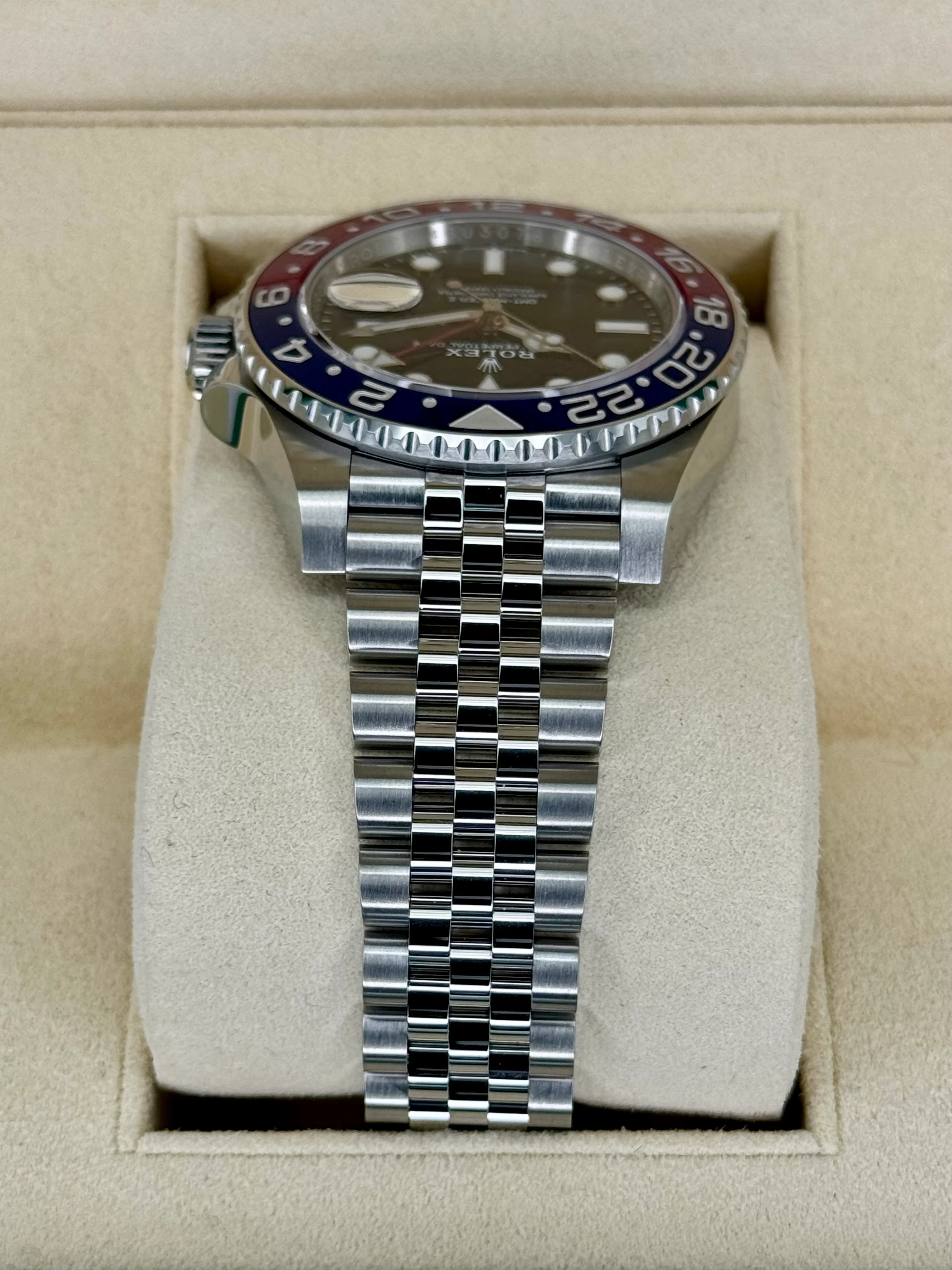 NEW 2019 GMT-Master II “Pepsi” 40mm 126710BLRO Jubilee - Image 4