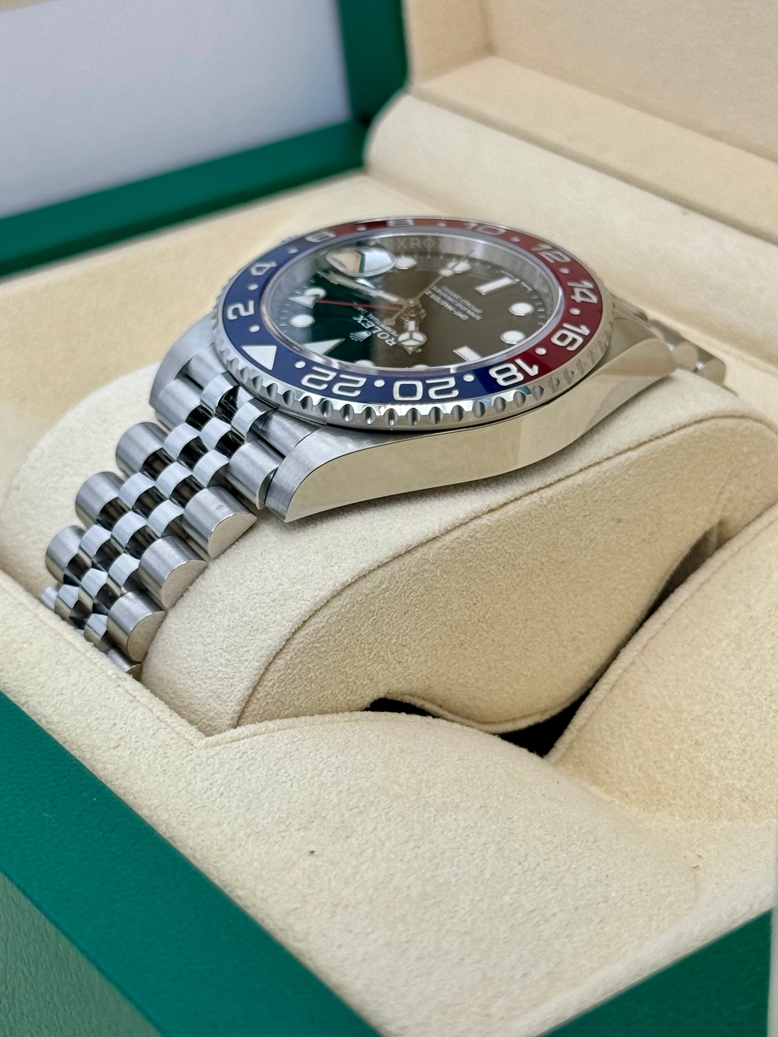 NEW 2019 GMT-Master II “Pepsi” 40mm 126710BLRO Jubilee - Image 7
