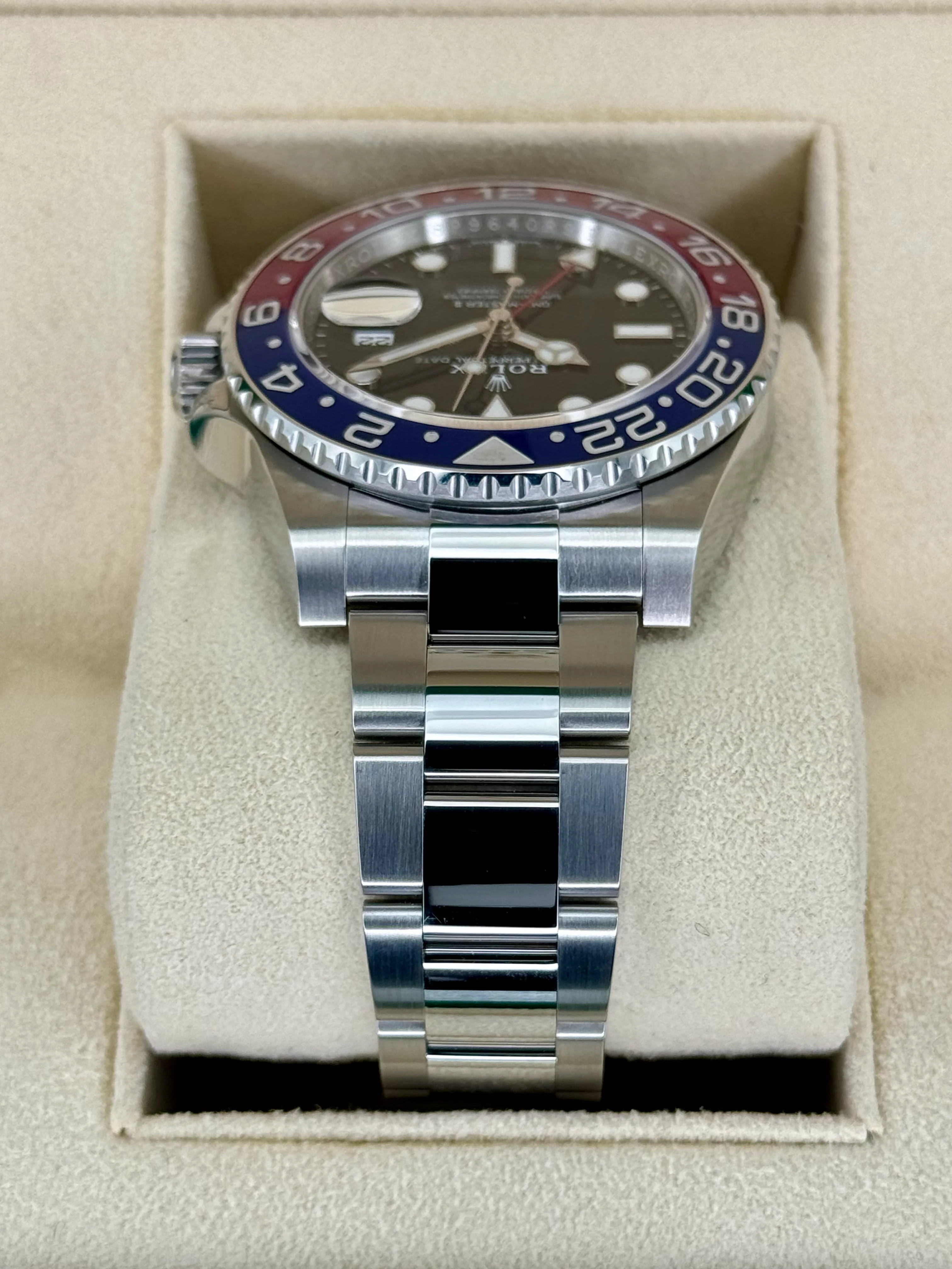 NEW 2022 GMT-Master II “Pepsi” 40mm 126710BLRO Oyster - Image 4