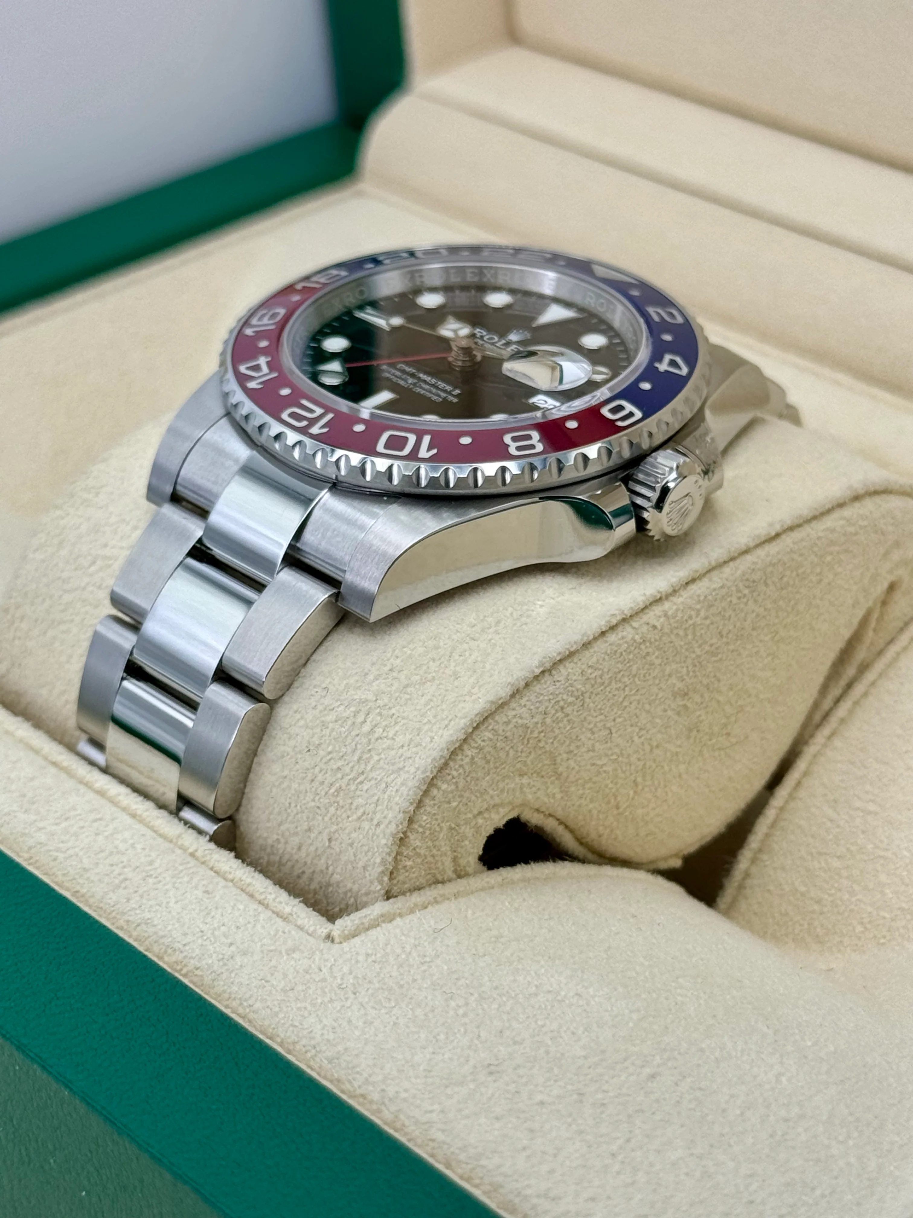 NEW 2022 GMT-Master II “Pepsi” 40mm 126710BLRO Oyster - Image 5