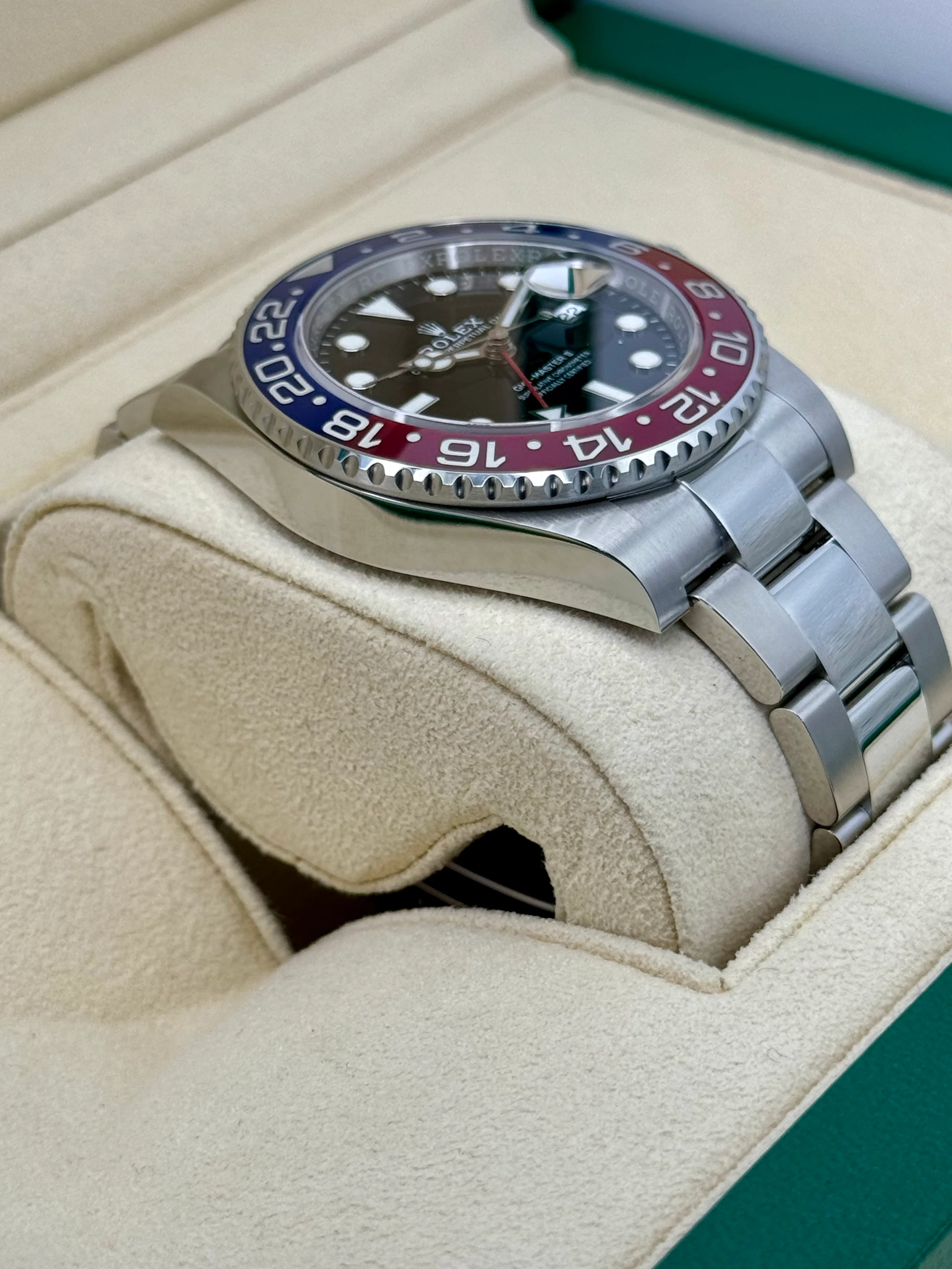 NEW 2022 GMT-Master II “Pepsi” 40mm 126710BLRO Oyster - Image 6
