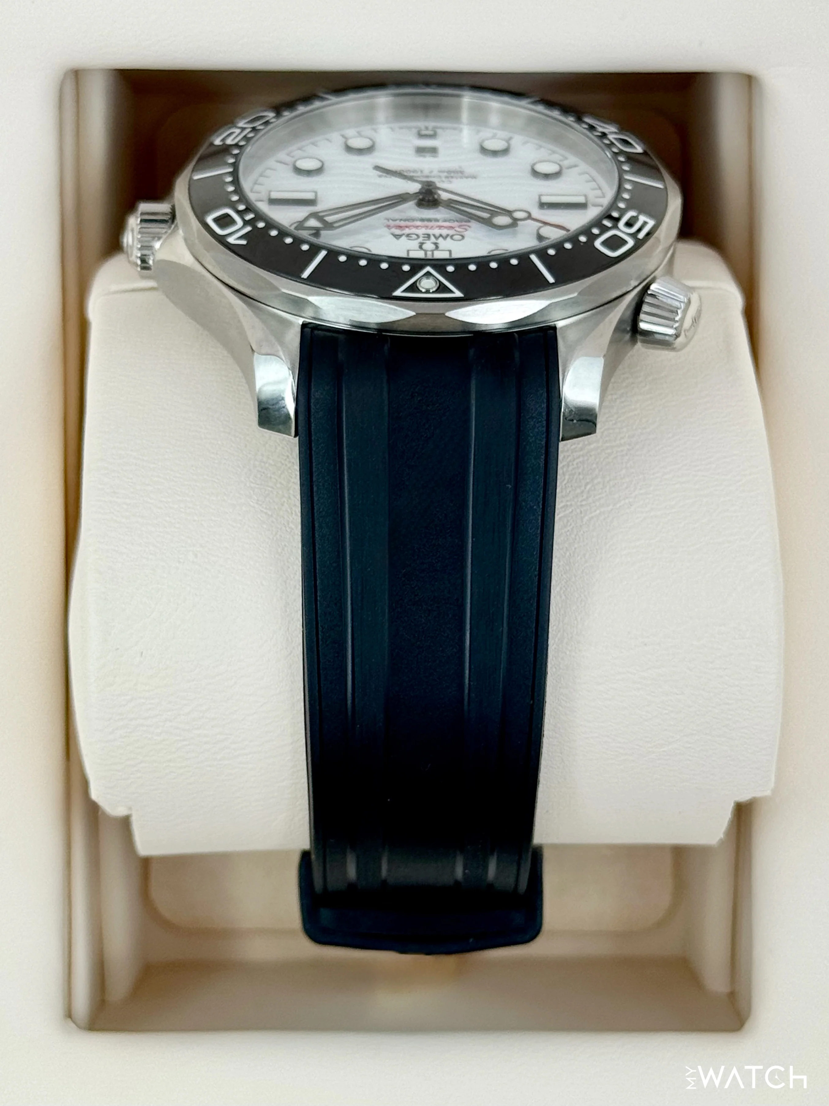 NEW 2022 Omega Seamaster Diver 300M 42mm 210.30.42.20.04.001 White Dial - Image 4