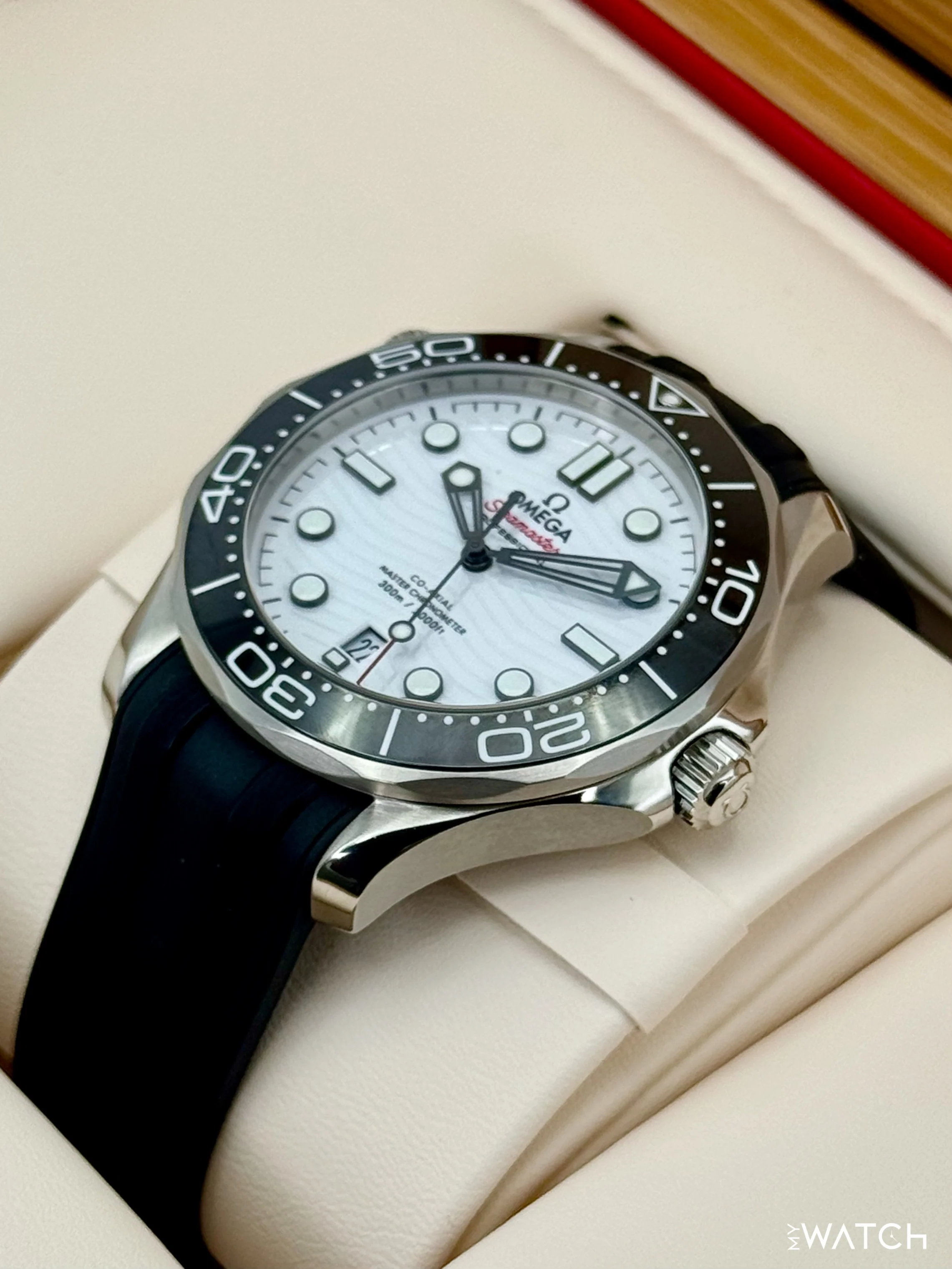 NEW 2022 Omega Seamaster Diver 300M 42mm 210.30.42.20.04.001 White Dial - Image 5