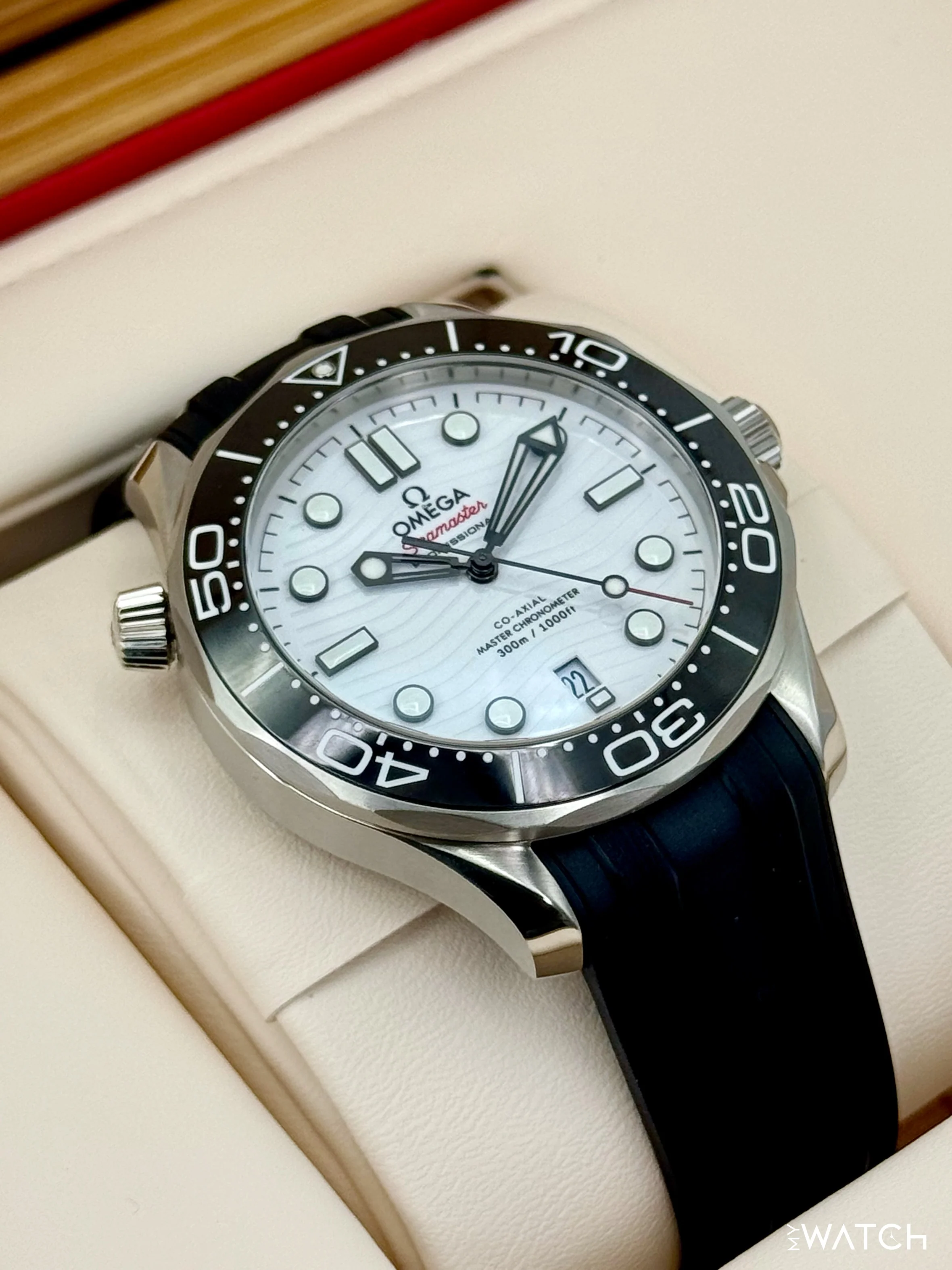 NEW 2022 Omega Seamaster Diver 300M 42mm 210.30.42.20.04.001 White Dial - Image 6