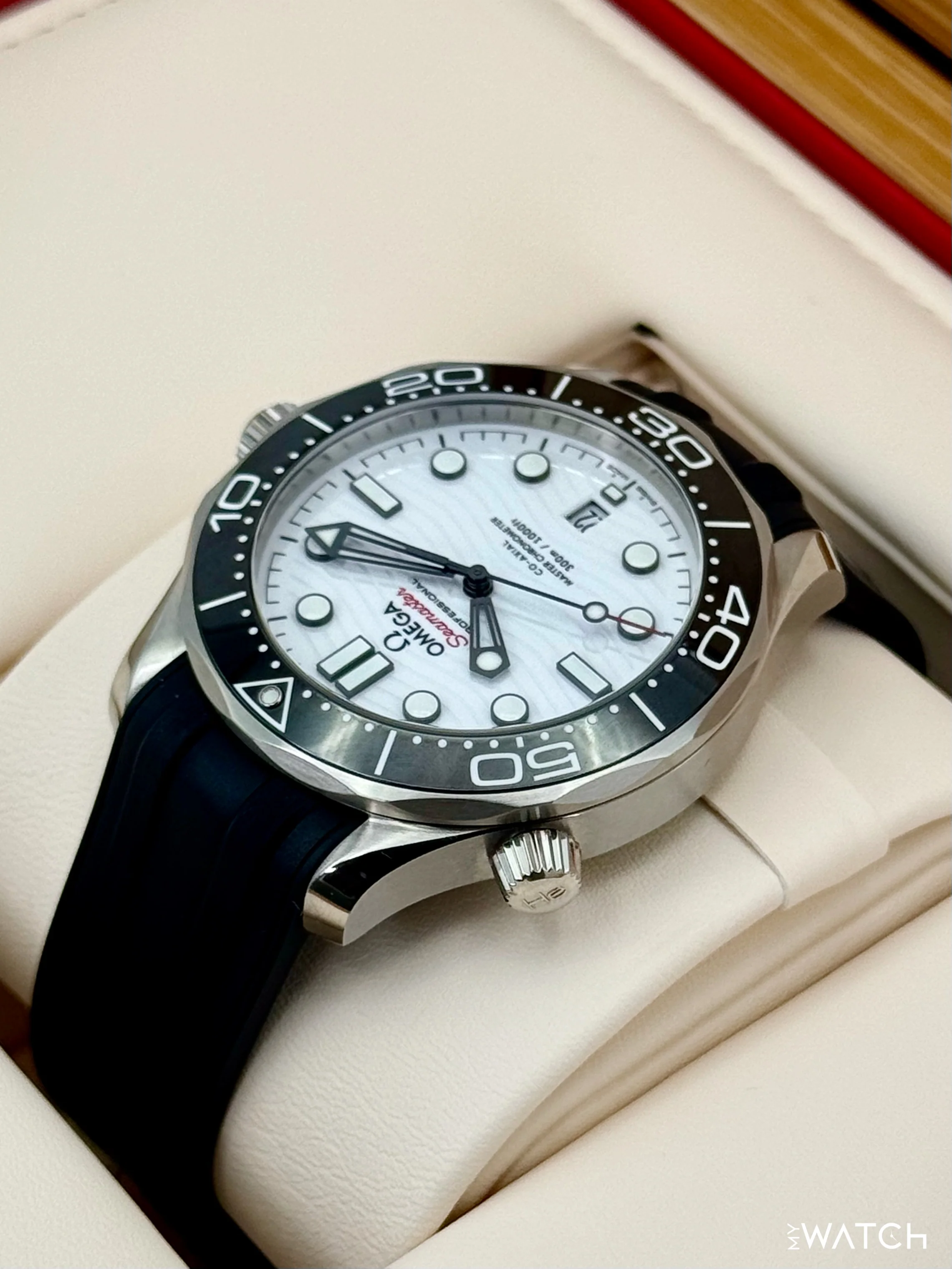 NEW 2022 Omega Seamaster Diver 300M 42mm 210.30.42.20.04.001 White Dial - Image 7