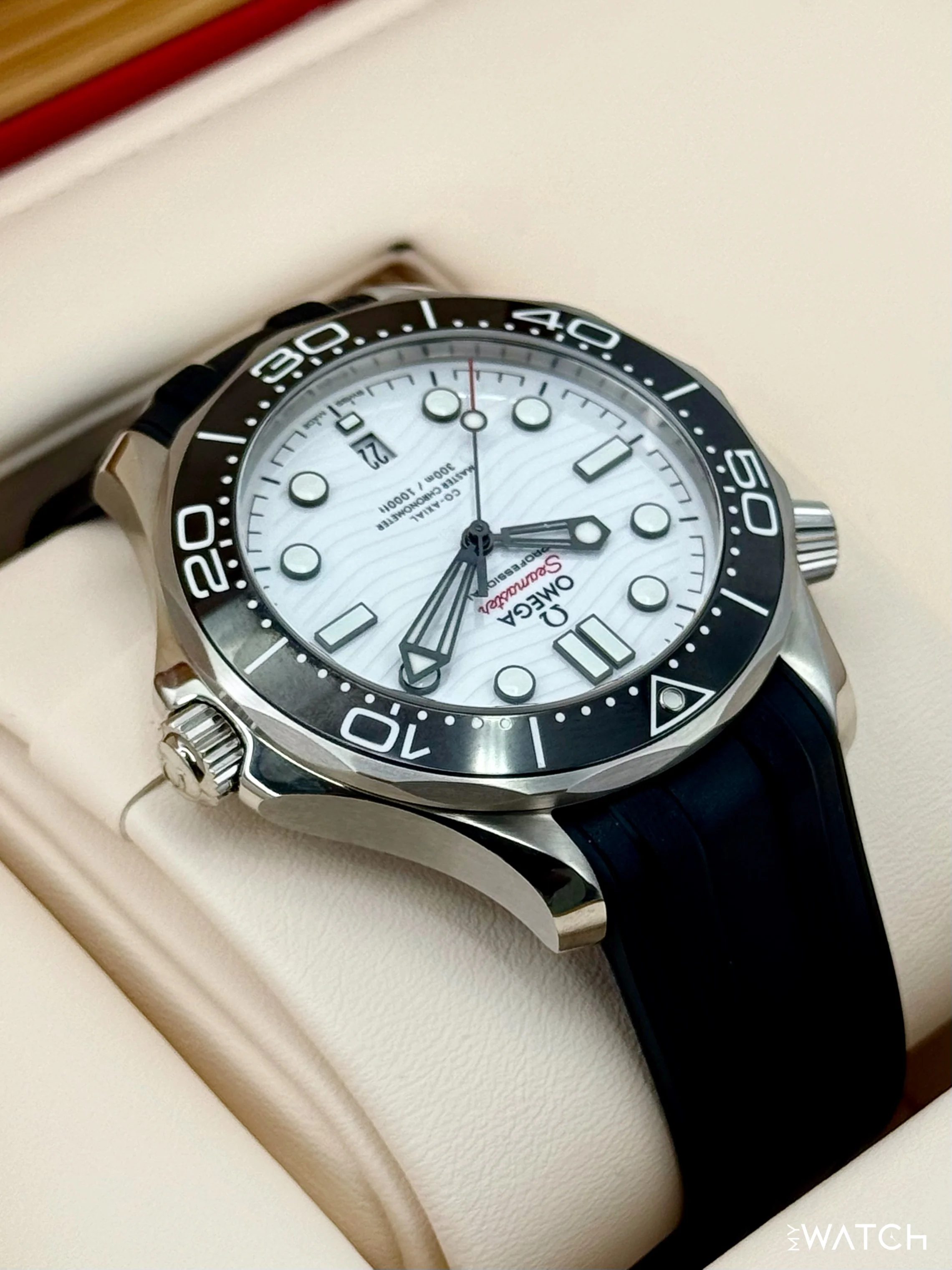 NEW 2022 Omega Seamaster Diver 300M 42mm 210.30.42.20.04.001 White Dial - Image 8