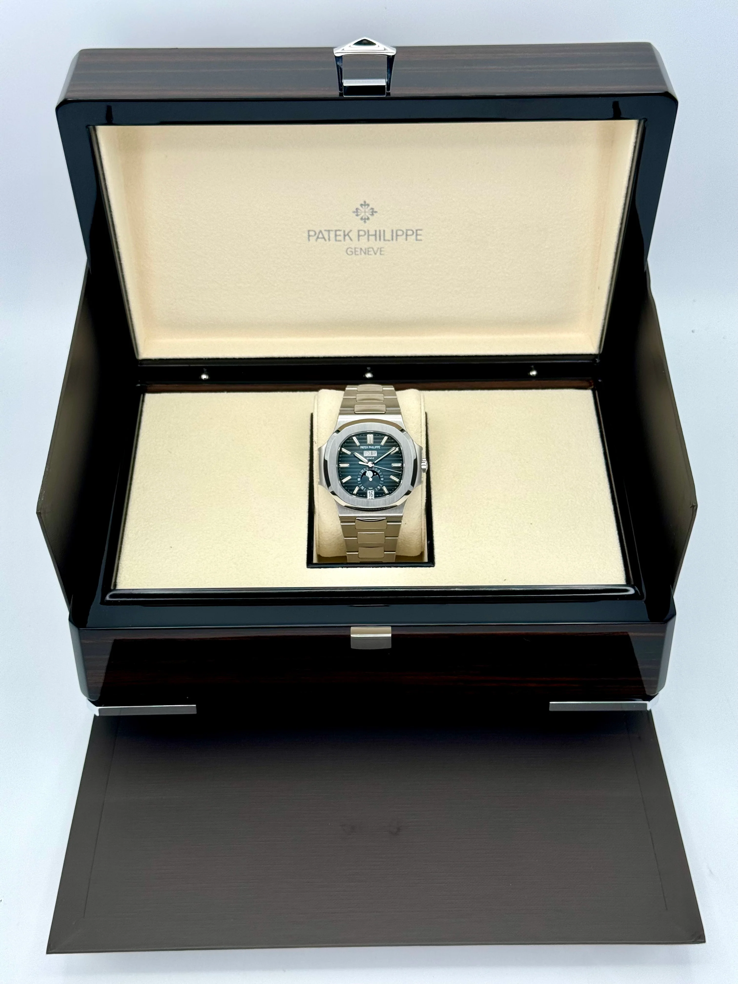NEW 2022 Patek Philippe 40.5mm 5726/1A-014 Nautilus Moonphase Blue Dial - Image 11
