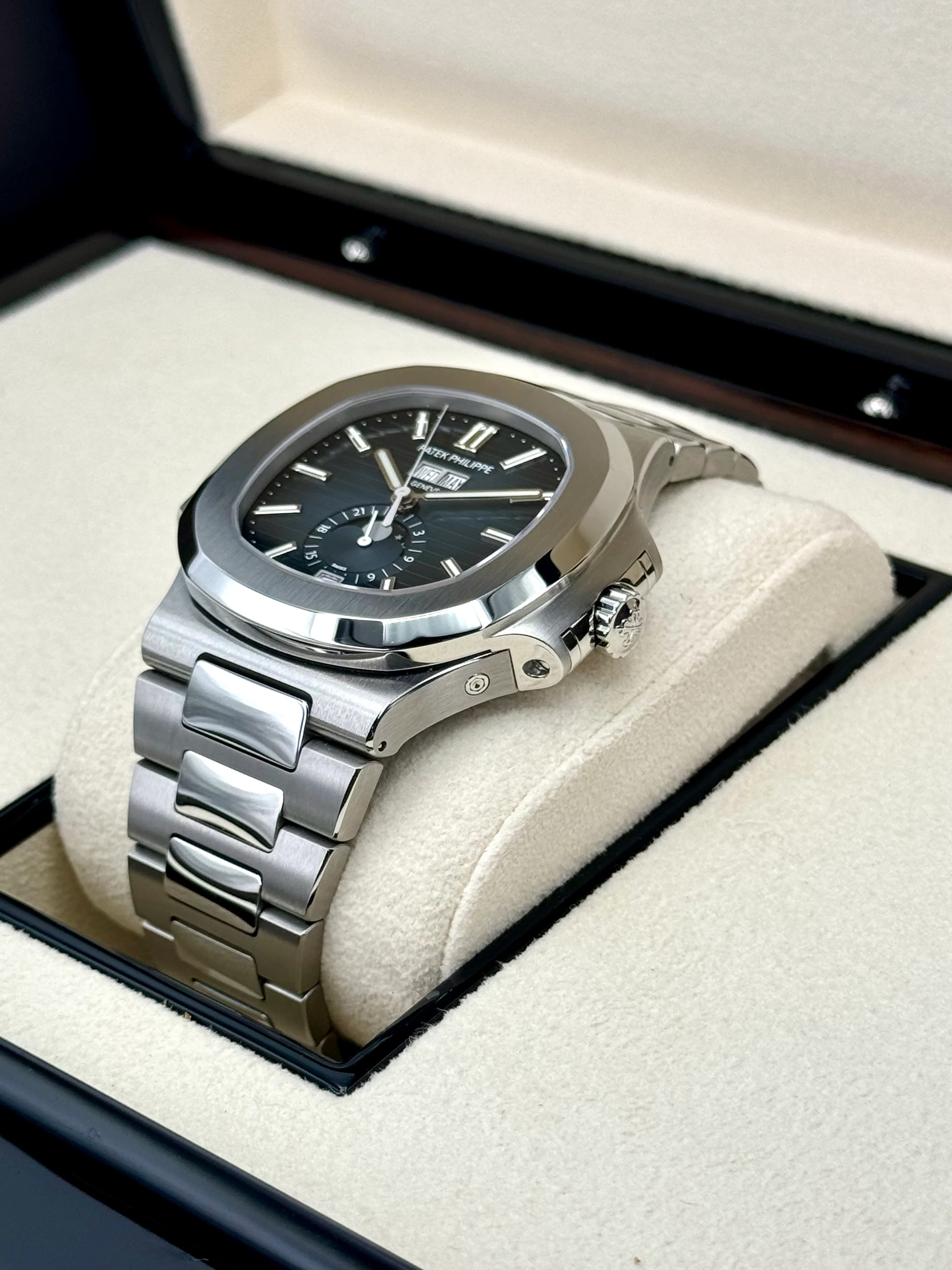 NEW 2022 Patek Philippe 40.5mm 5726/1A-014 Nautilus Moonphase Blue Dial - Image 5