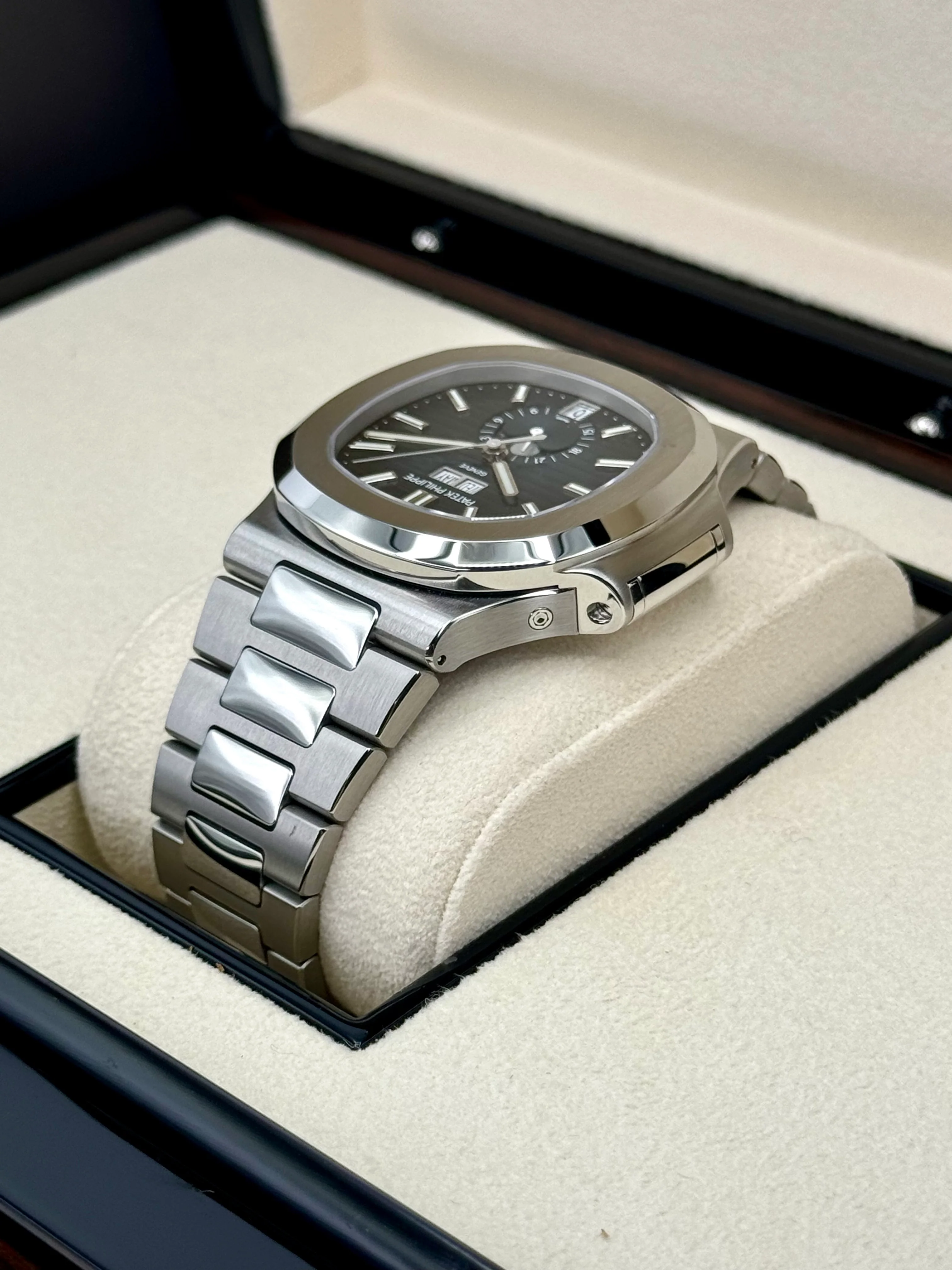 NEW 2022 Patek Philippe 40.5mm 5726/1A-014 Nautilus Moonphase Blue Dial - Image 7