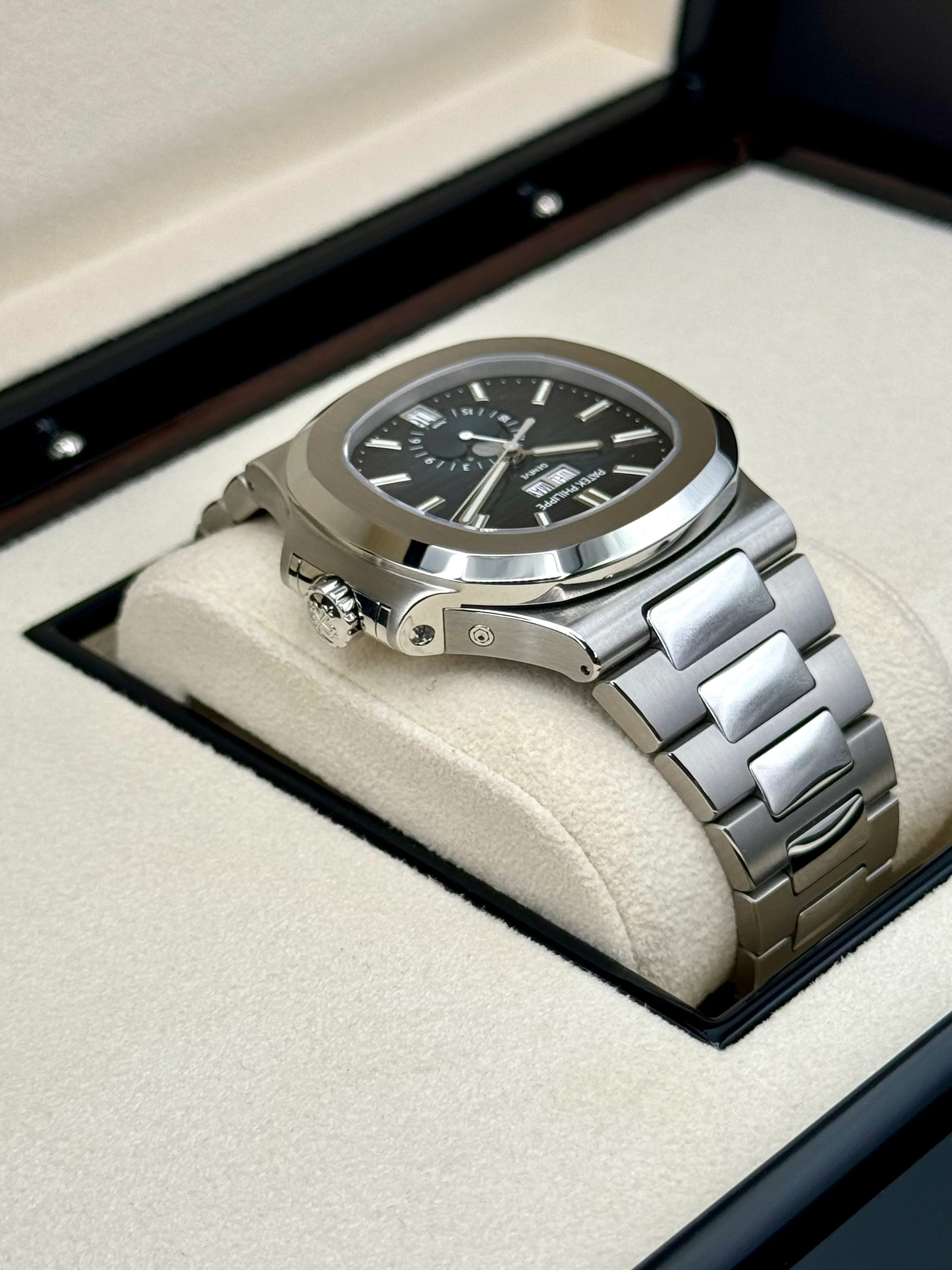 NEW 2022 Patek Philippe 40.5mm 5726/1A-014 Nautilus Moonphase Blue Dial - Image 8