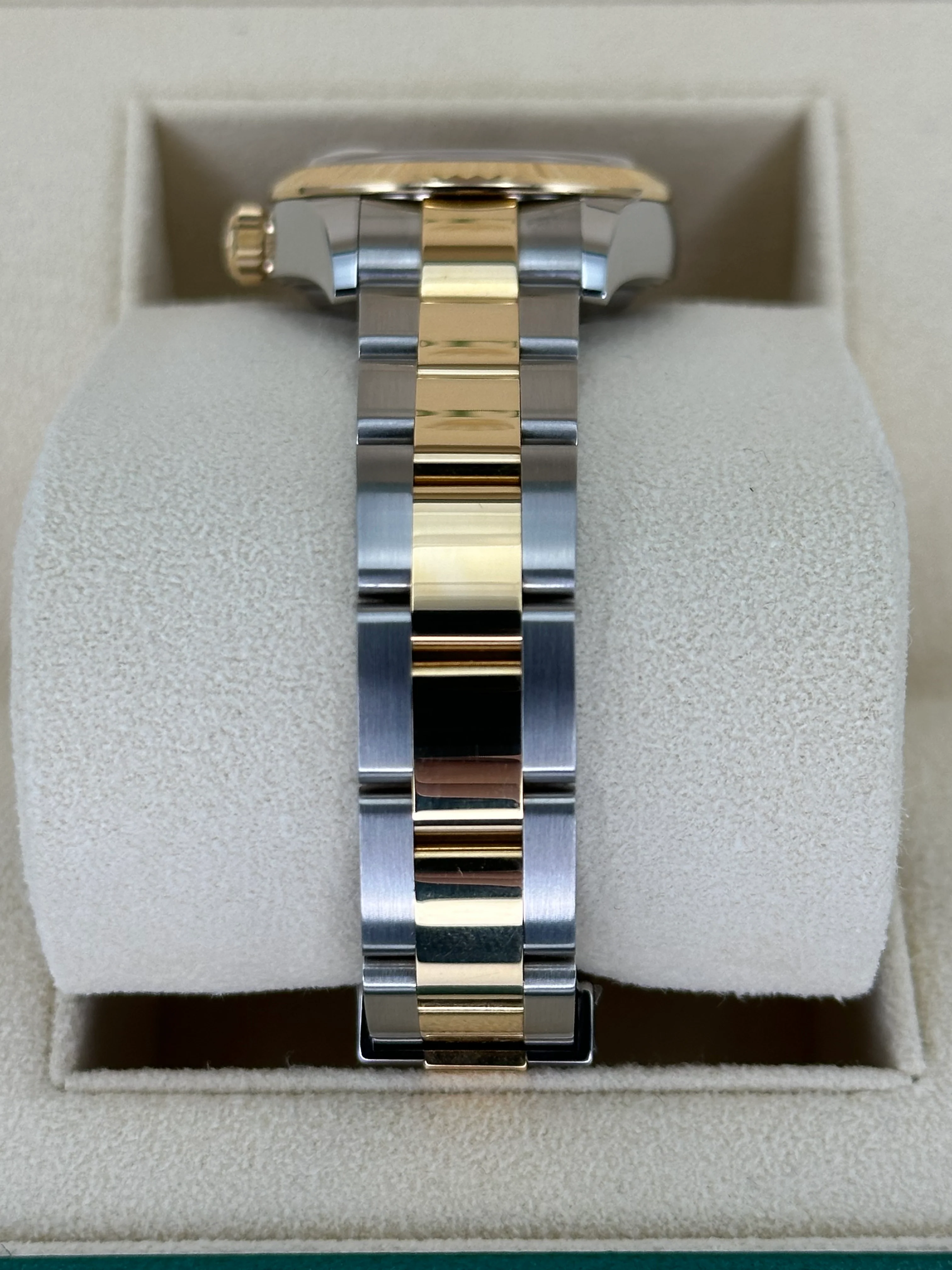 NEW 2022 Rolex Lady Datejust 28mm 279173 - Image 4