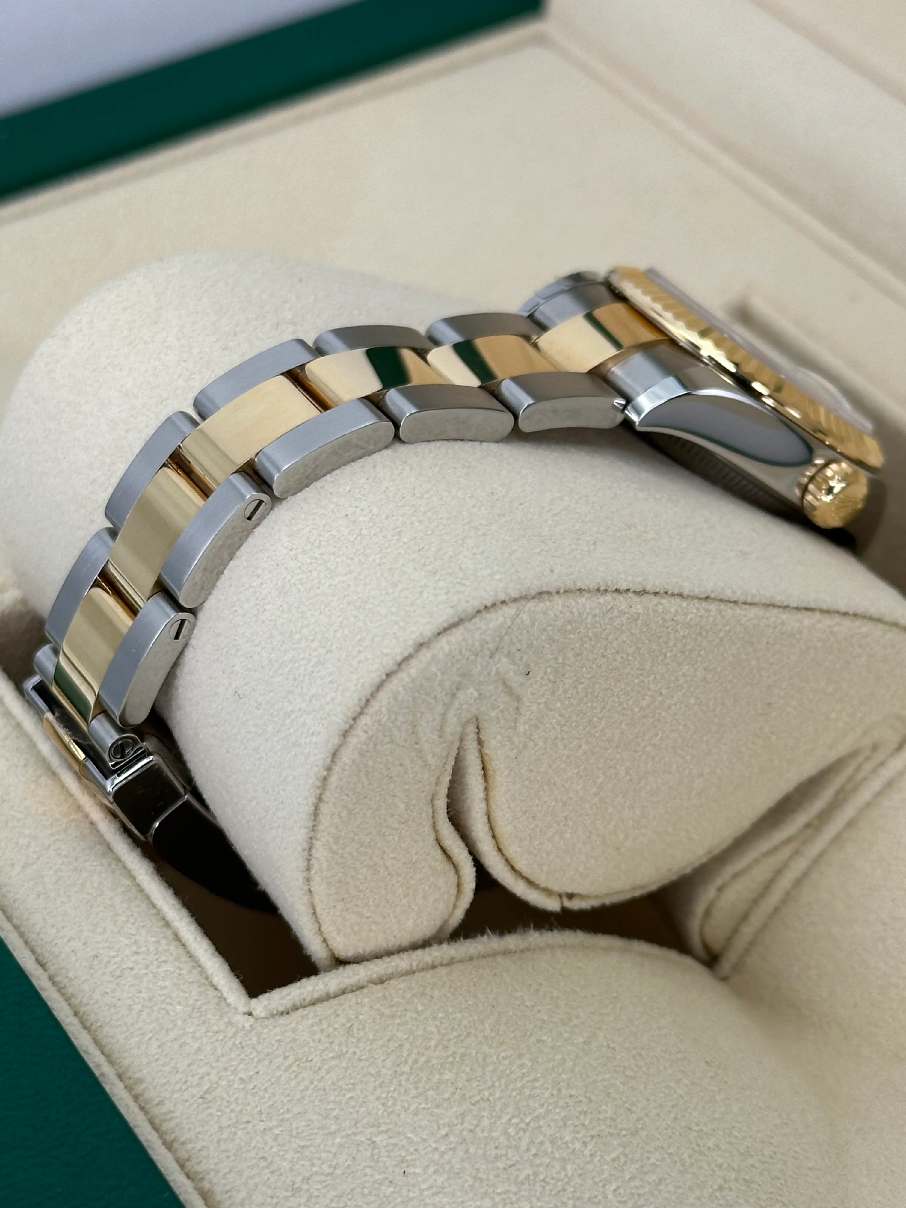 NEW 2022 Rolex Lady Datejust 28mm 279173 - Image 5