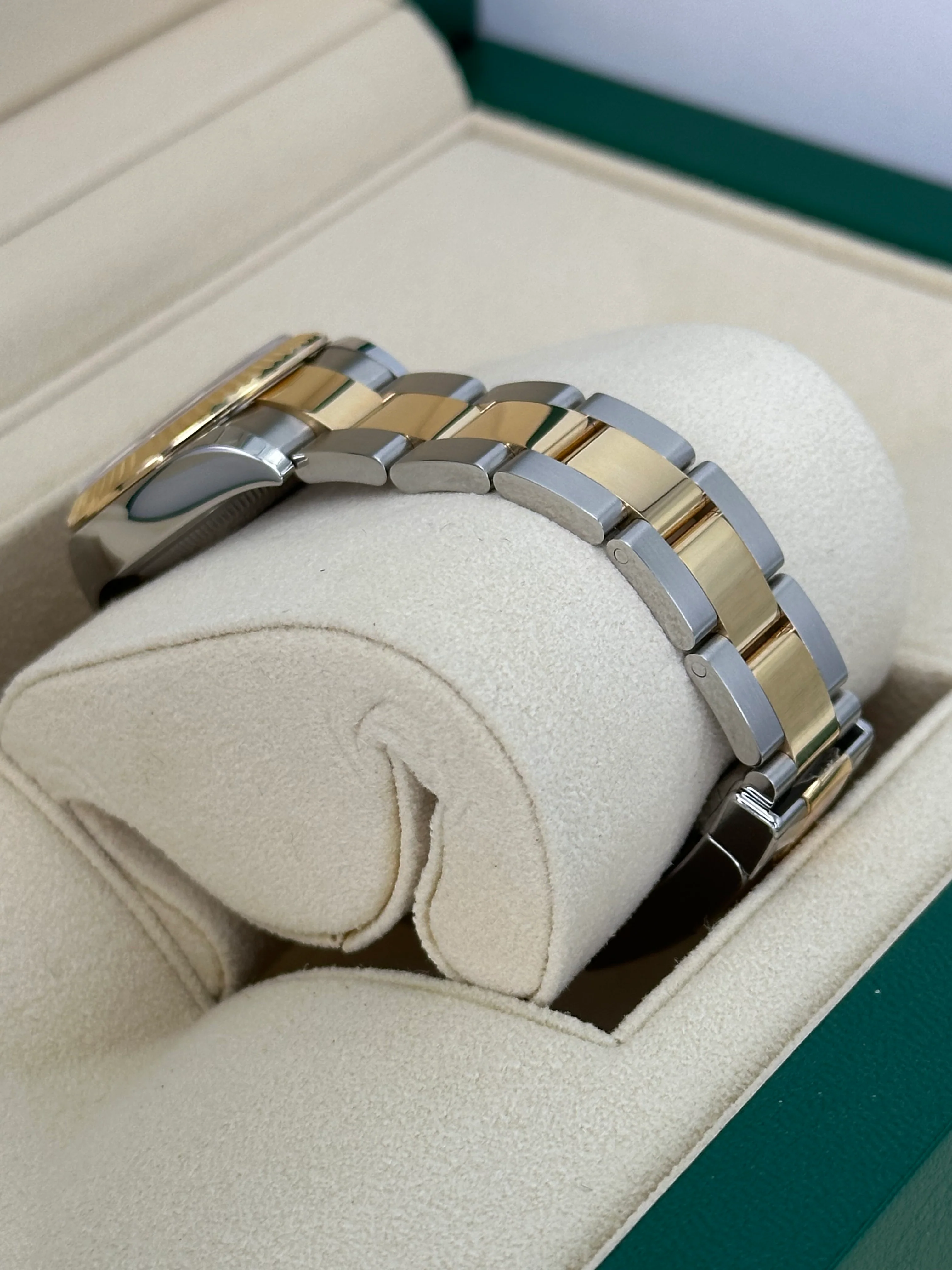 NEW 2022 Rolex Lady Datejust 28mm 279173 - Image 6