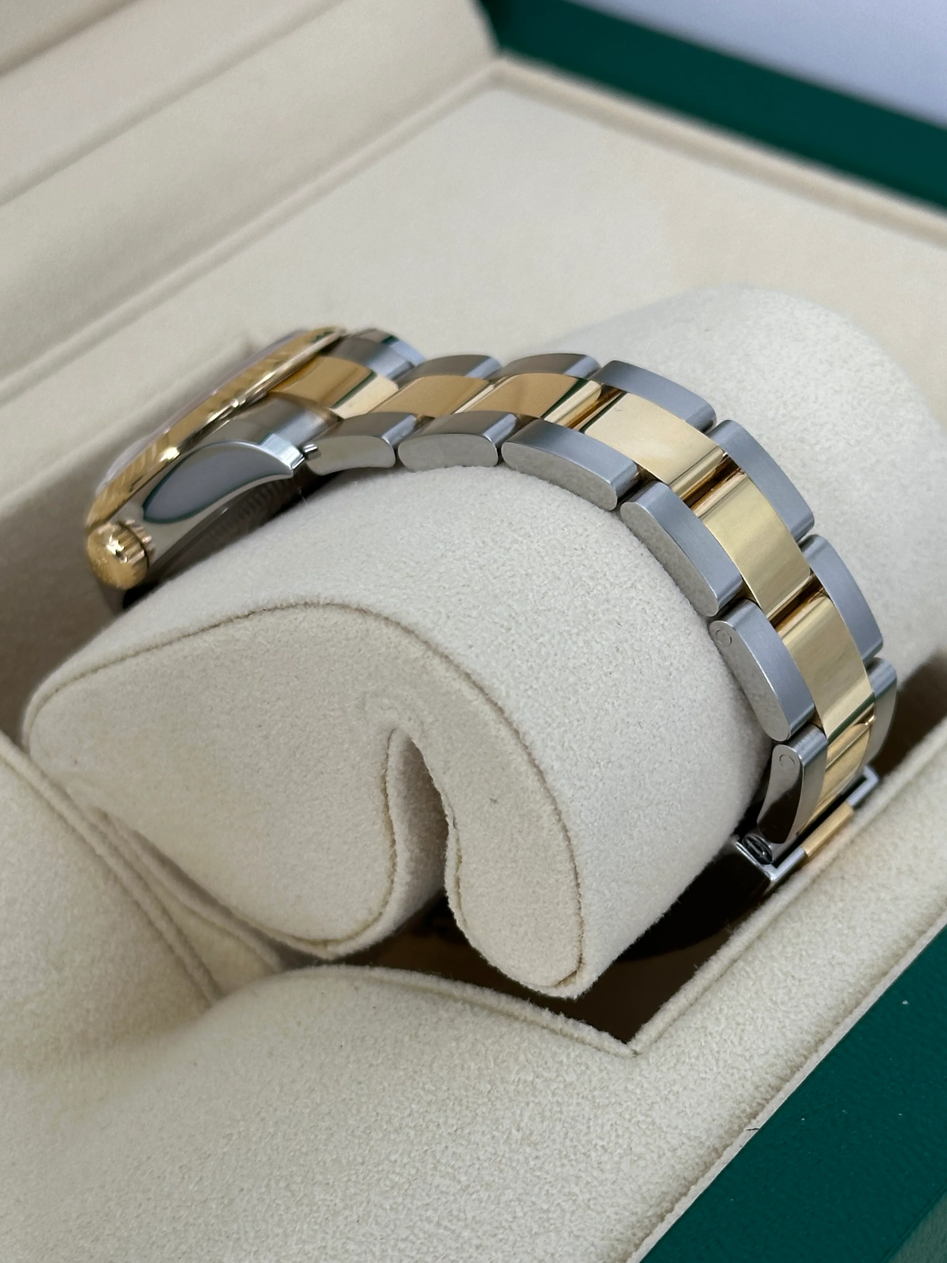 NEW 2022 Rolex Lady Datejust 28mm 279173 - Image 8