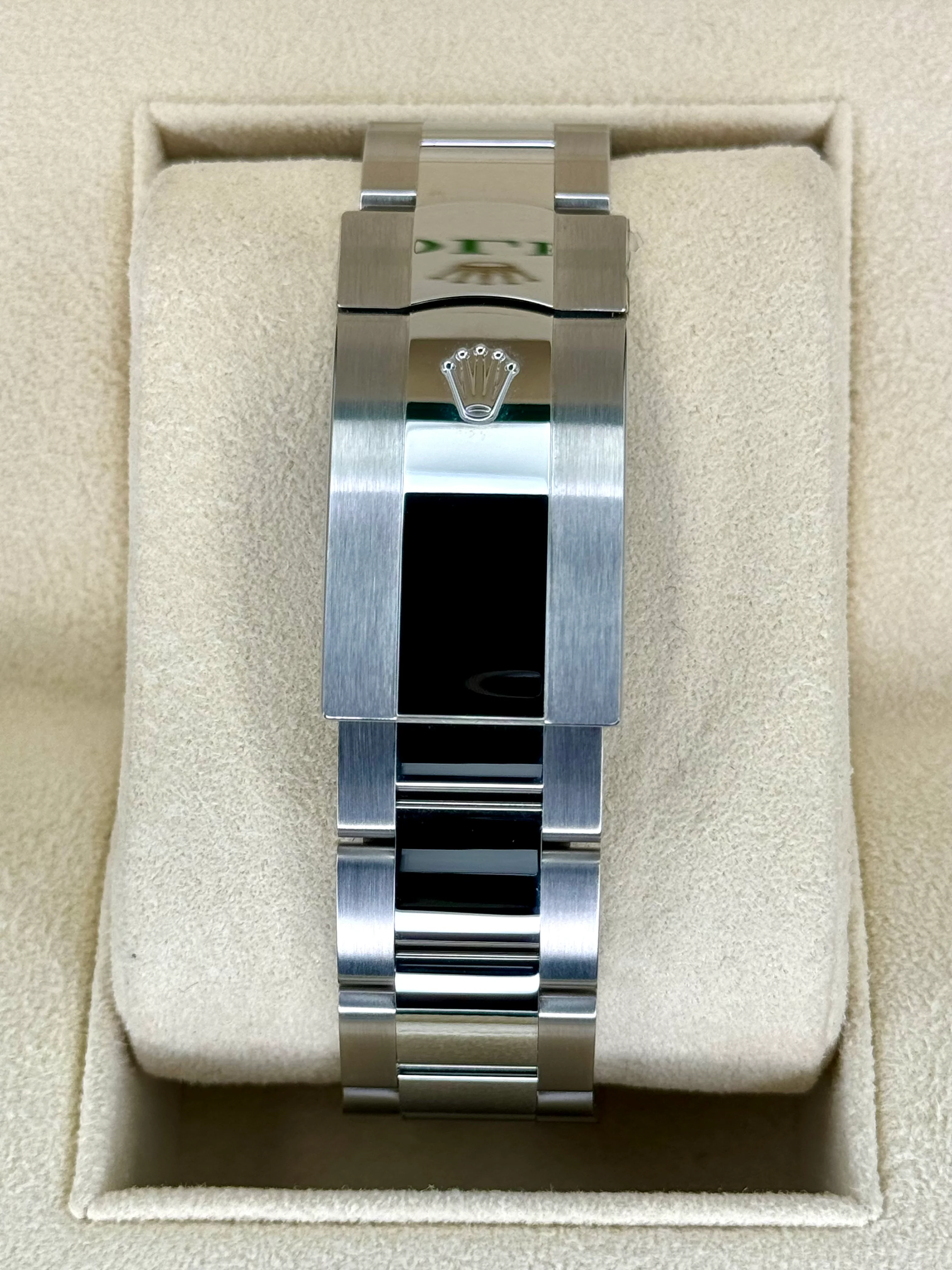 NEW 2022 Sky-Dweller 42mm 326934 Stainless Steel Oyster Blue Dial - Image 2
