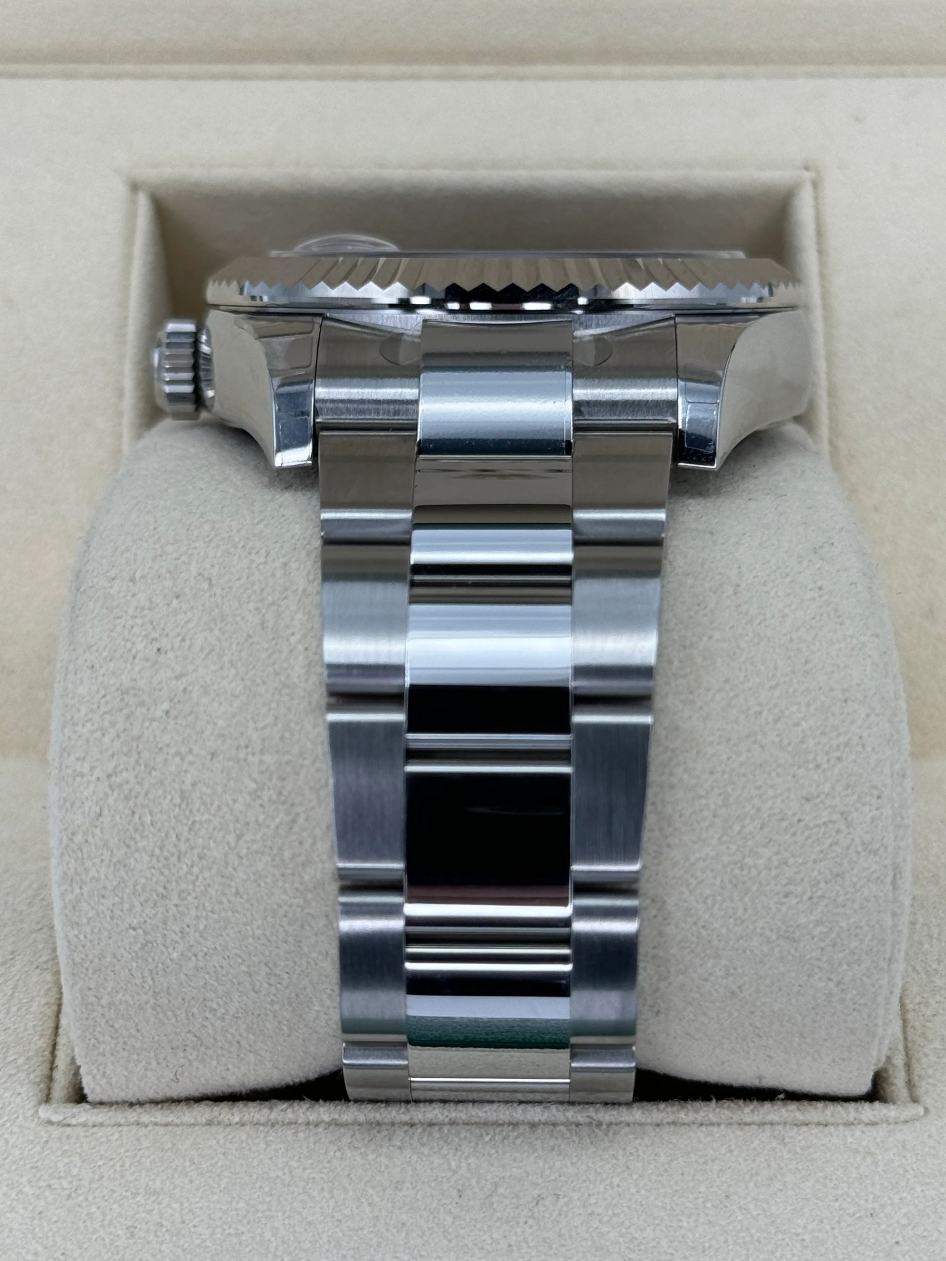 NEW 2022 Sky-Dweller 42mm 326934 Stainless Steel Oyster Blue Dial - Image 4