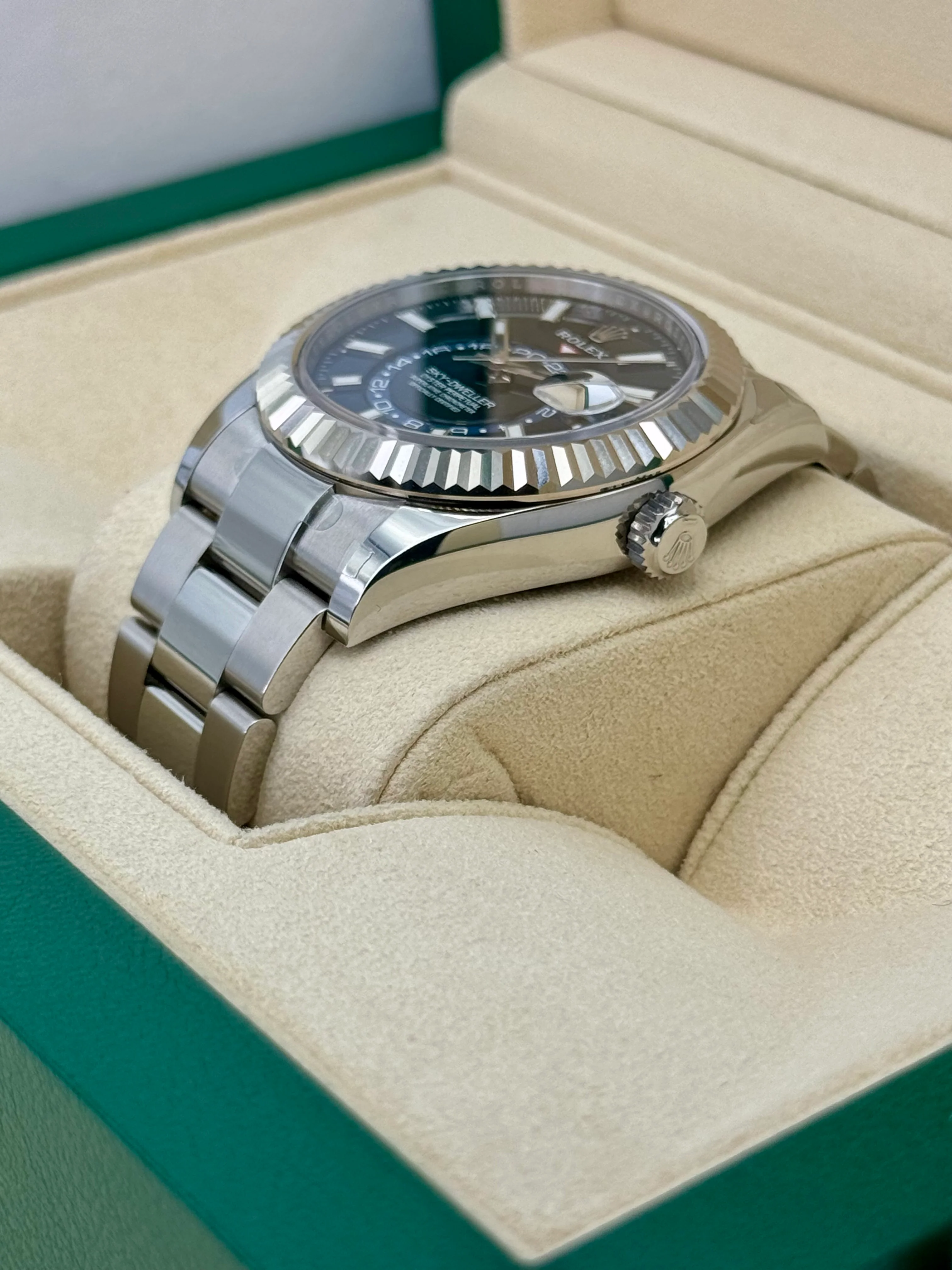 NEW 2022 Sky-Dweller 42mm 326934 Stainless Steel Oyster Blue Dial - Image 5