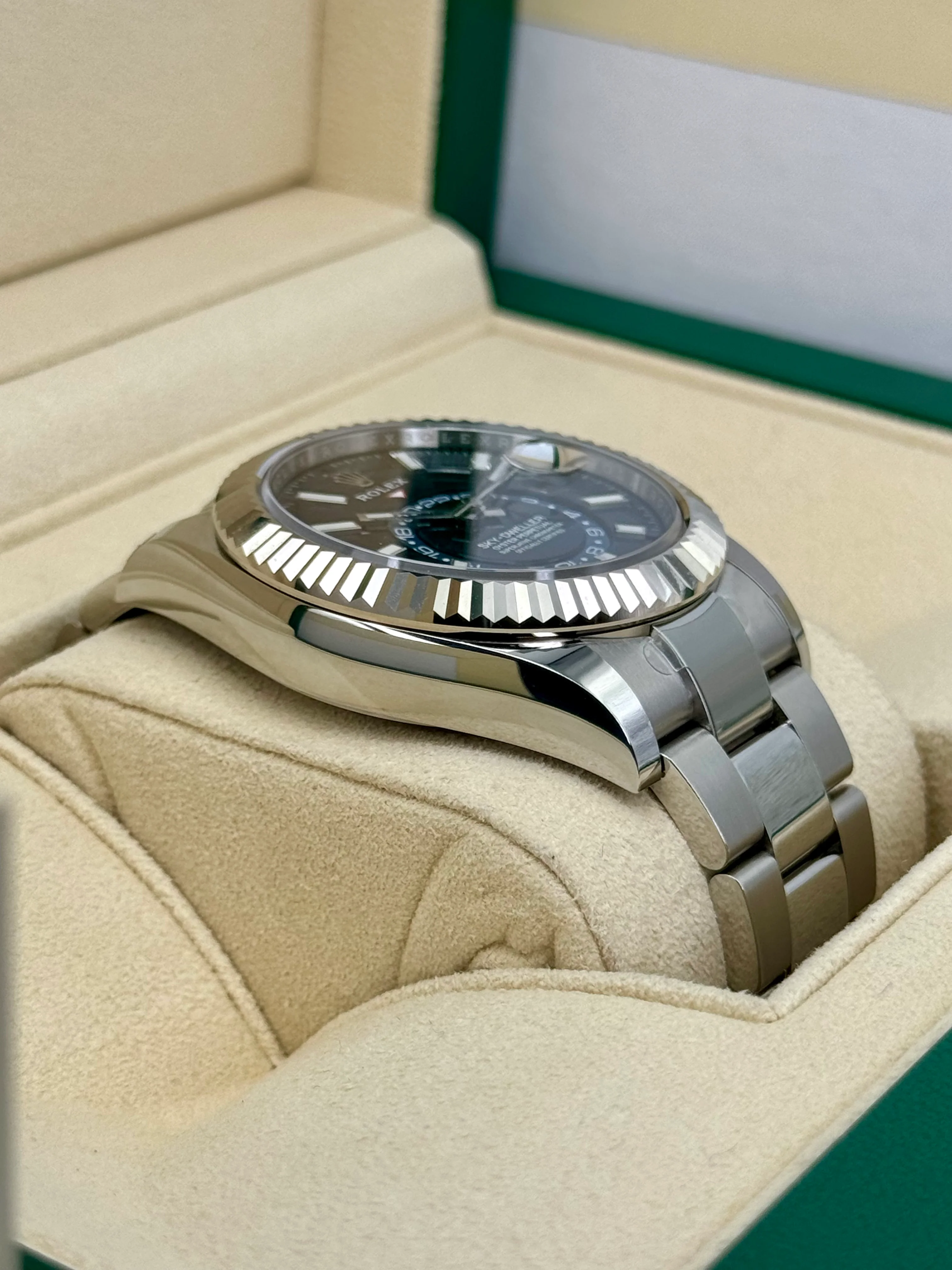 NEW 2022 Sky-Dweller 42mm 326934 Stainless Steel Oyster Blue Dial - Image 6