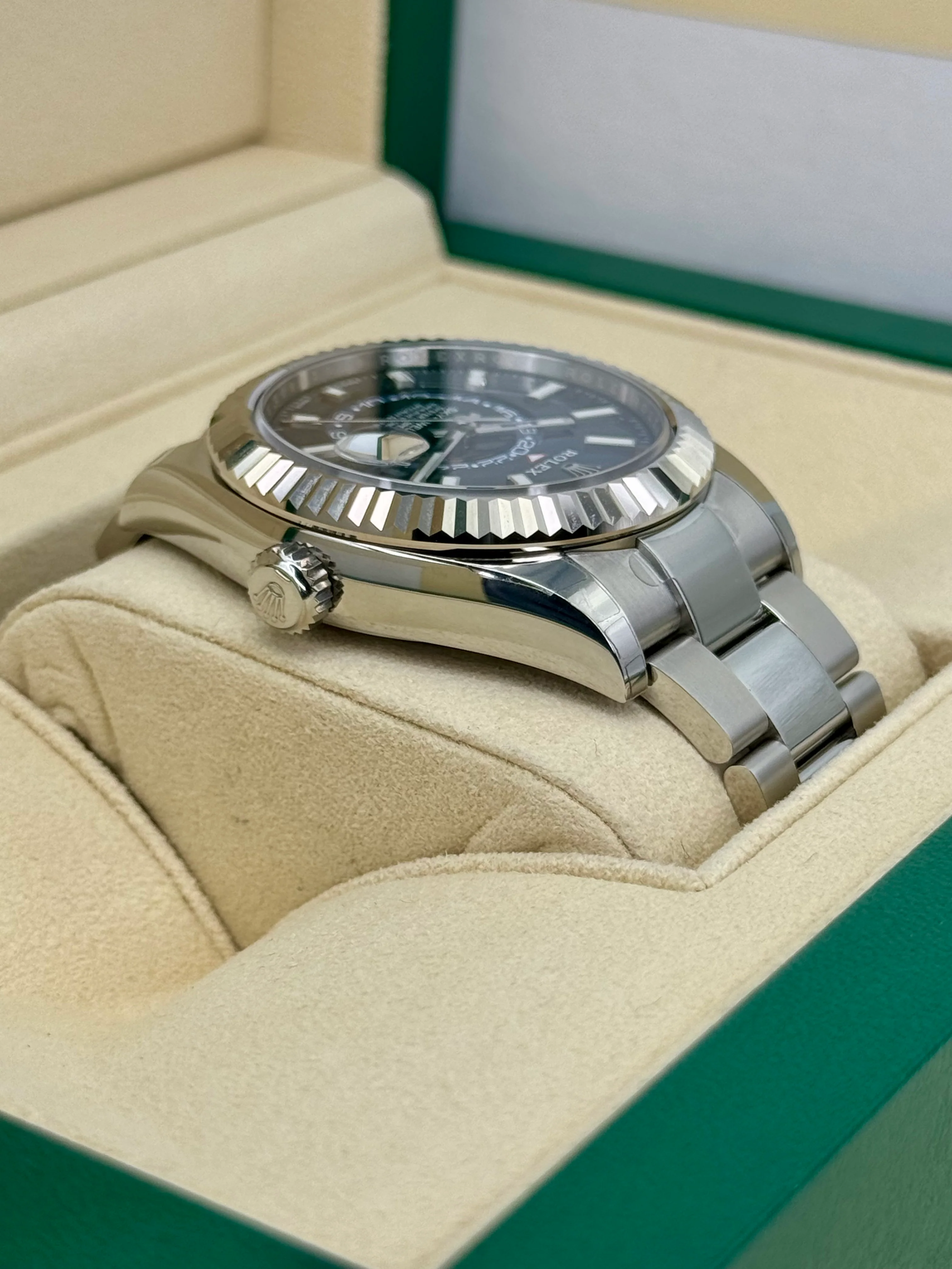 NEW 2022 Sky-Dweller 42mm 326934 Stainless Steel Oyster Blue Dial - Image 8