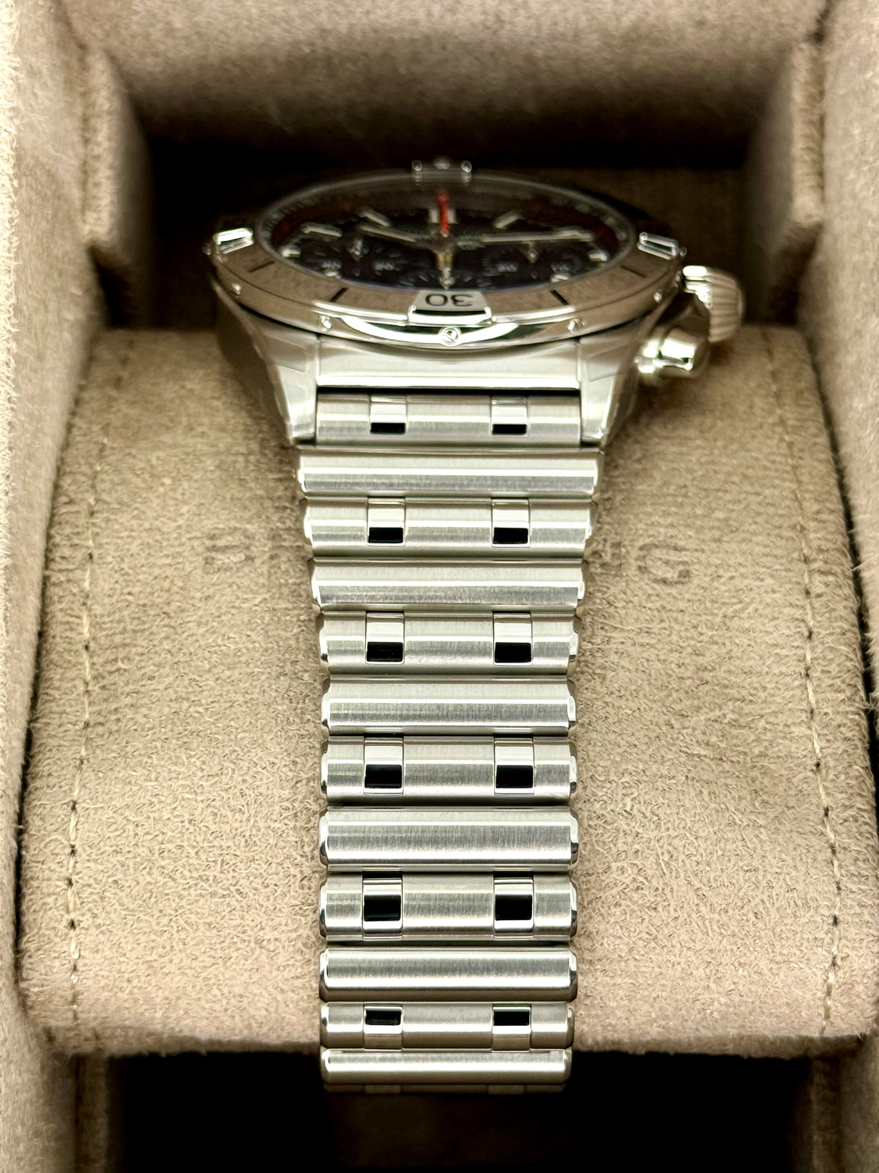 NEW 2023 Breitling Chronomat B01 42 AB0134 Stainless Steel Green Dial - Image 3