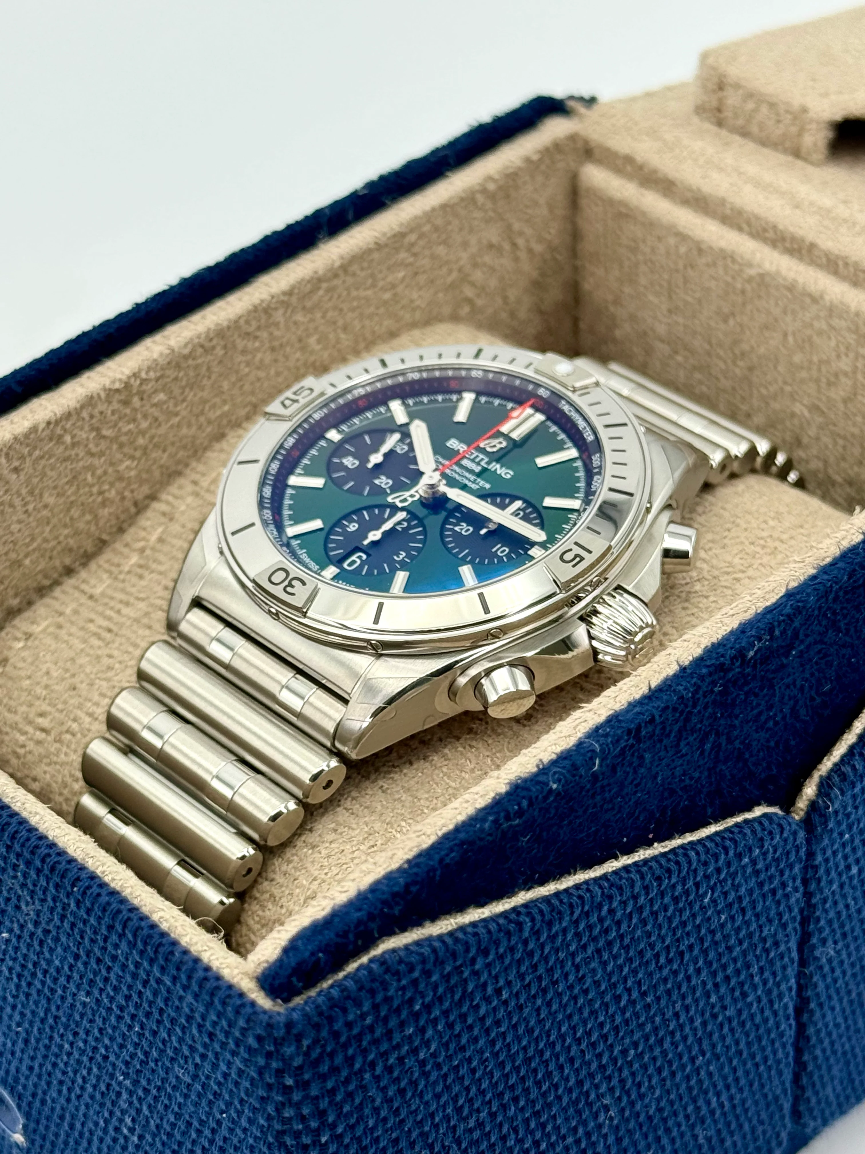 NEW 2023 Breitling Chronomat B01 42 AB0134 Stainless Steel Green Dial - Image 5