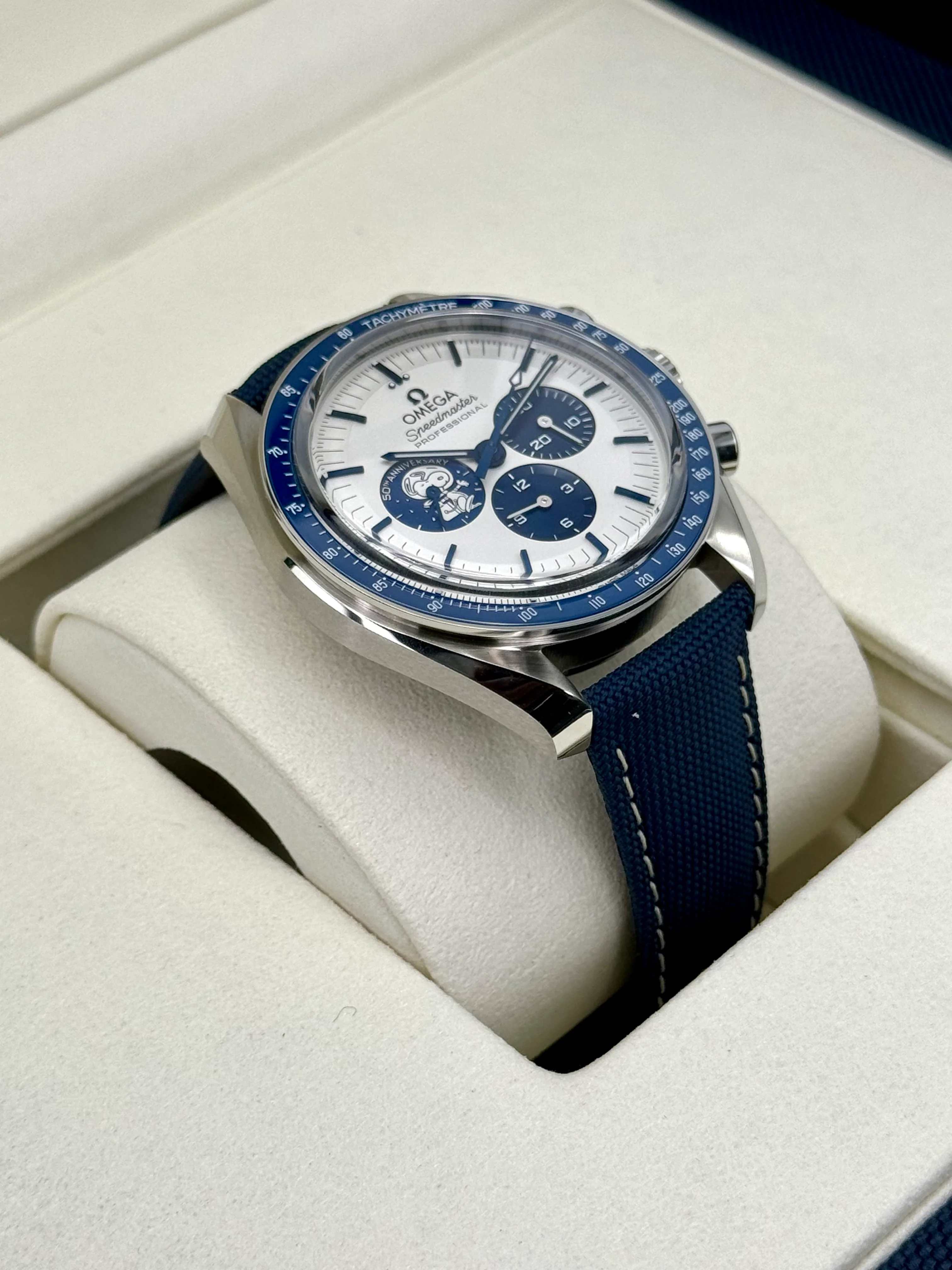 NEW 2023 Omega Speedmaster Silver Snoopy Award 310.32.42.50.02.001 - Image 6