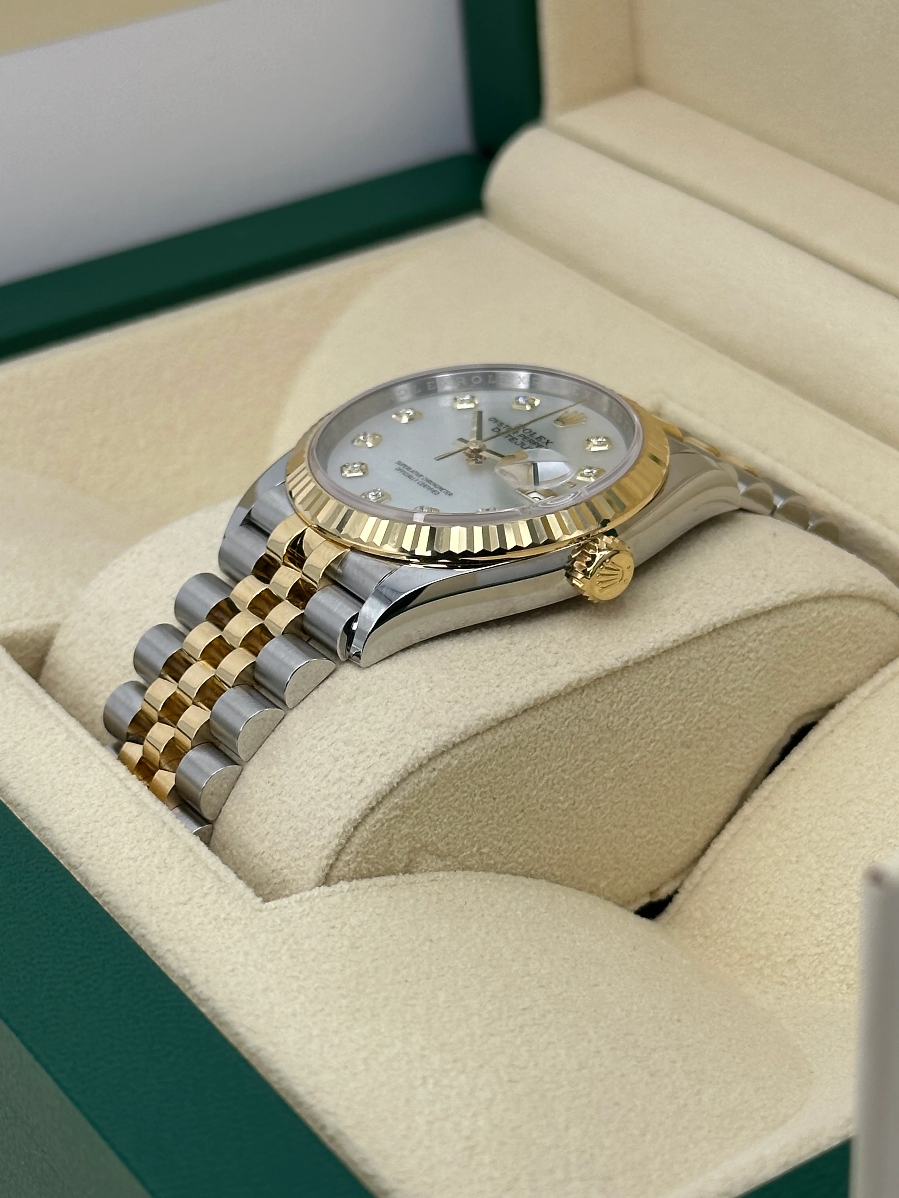 NEW 2023 Rolex Datejust 36mm 126233 Mother of Pearl Diamond Dial - Image 5