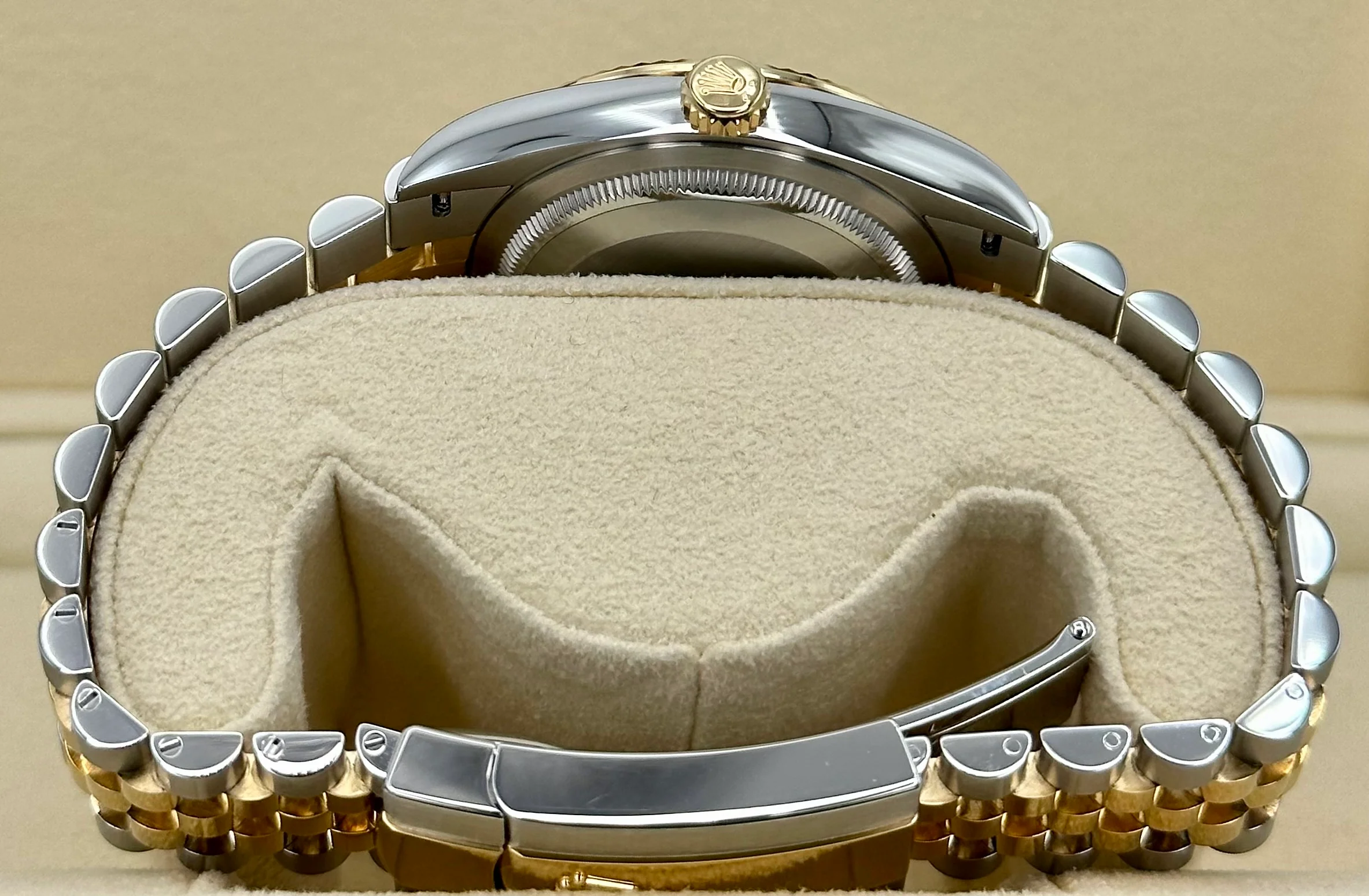 NEW 2023 Rolex Datejust 36mm 126233 Mother of Pearl Diamond Dial - Image 9