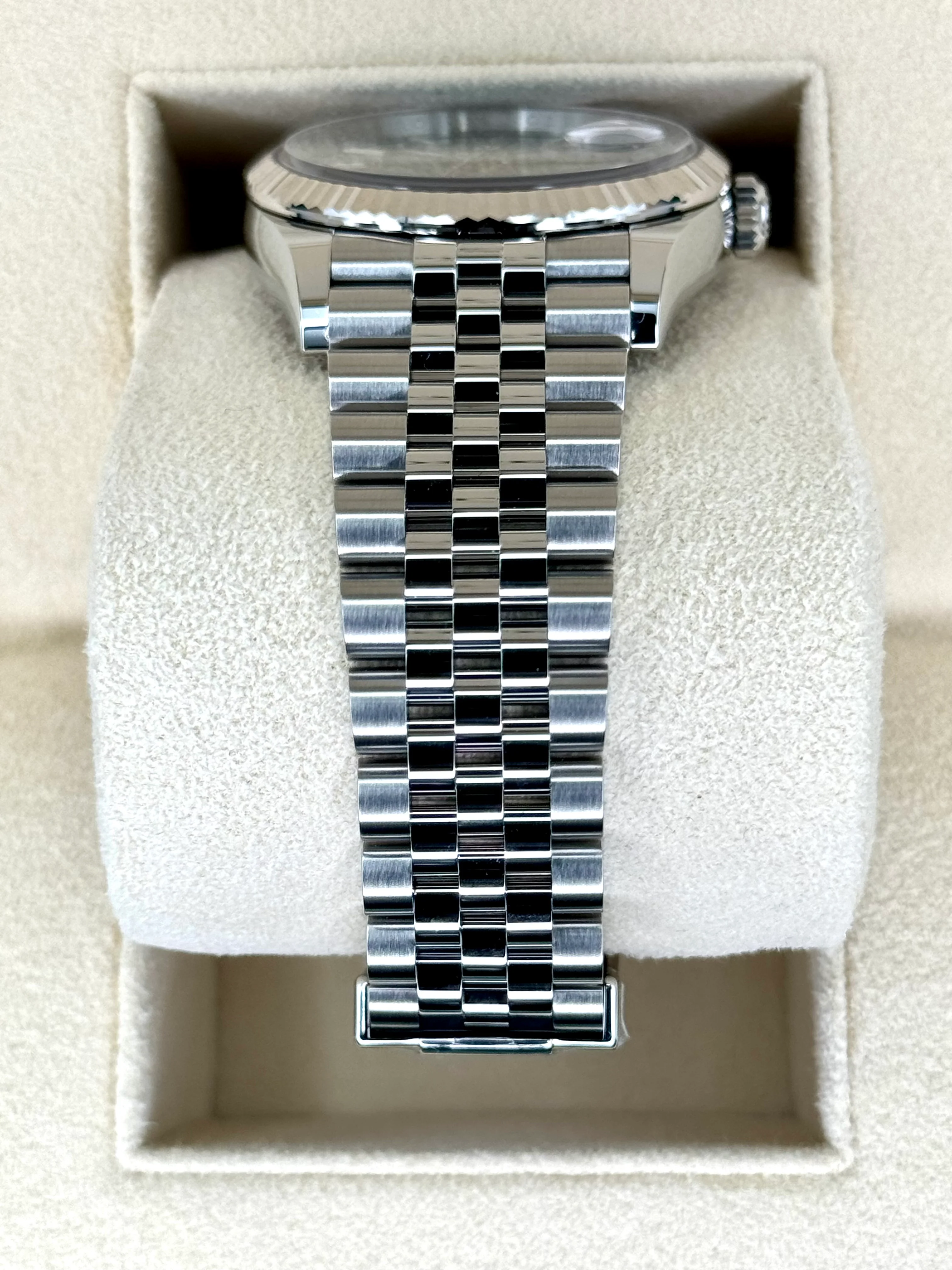 NEW 2023 Rolex Datejust 36mm 126234 Stainless Steel Jubilee Green Dial - Image 3