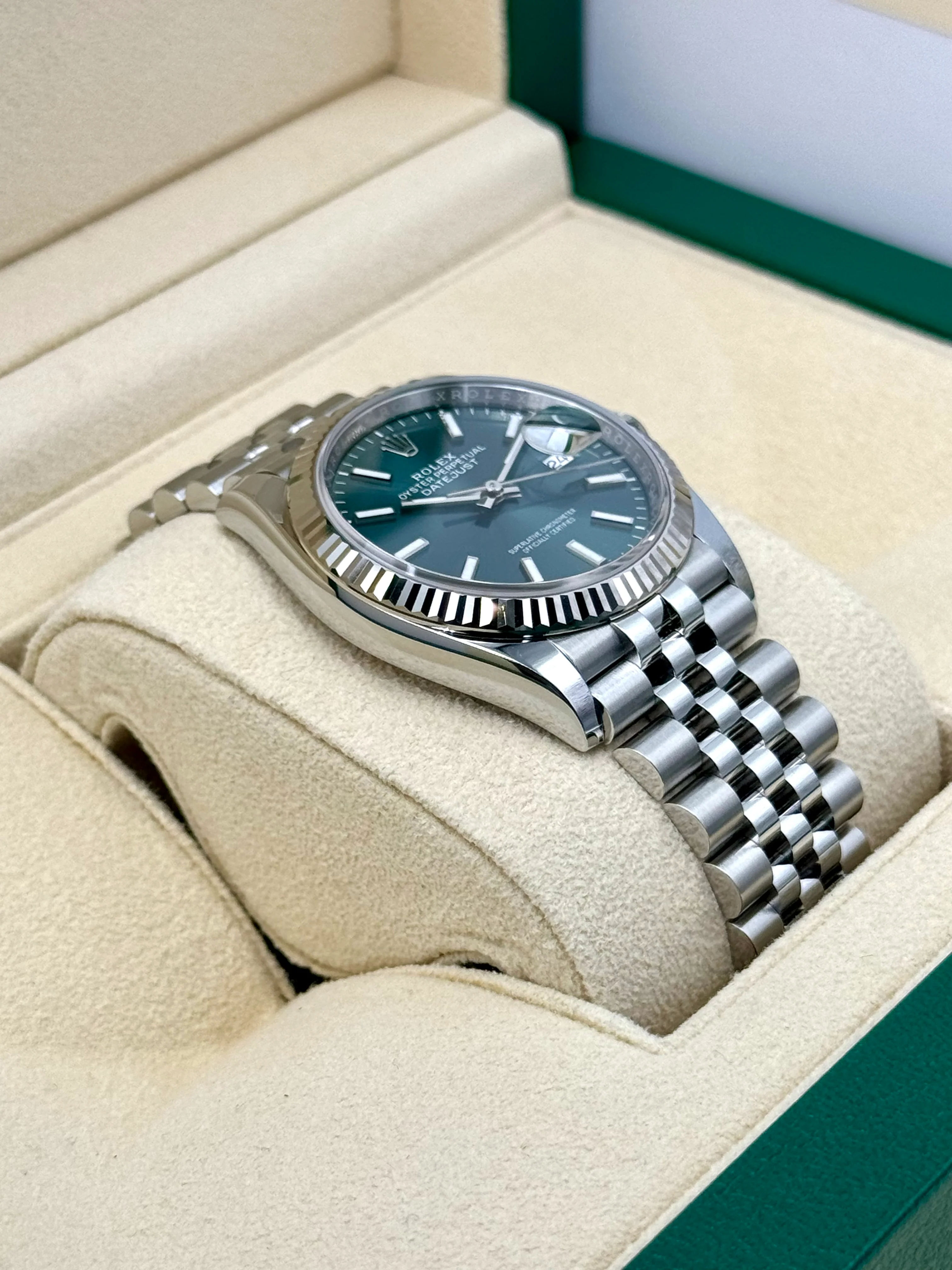 NEW 2023 Rolex Datejust 36mm 126234 Stainless Steel Jubilee Green Dial - Image 6
