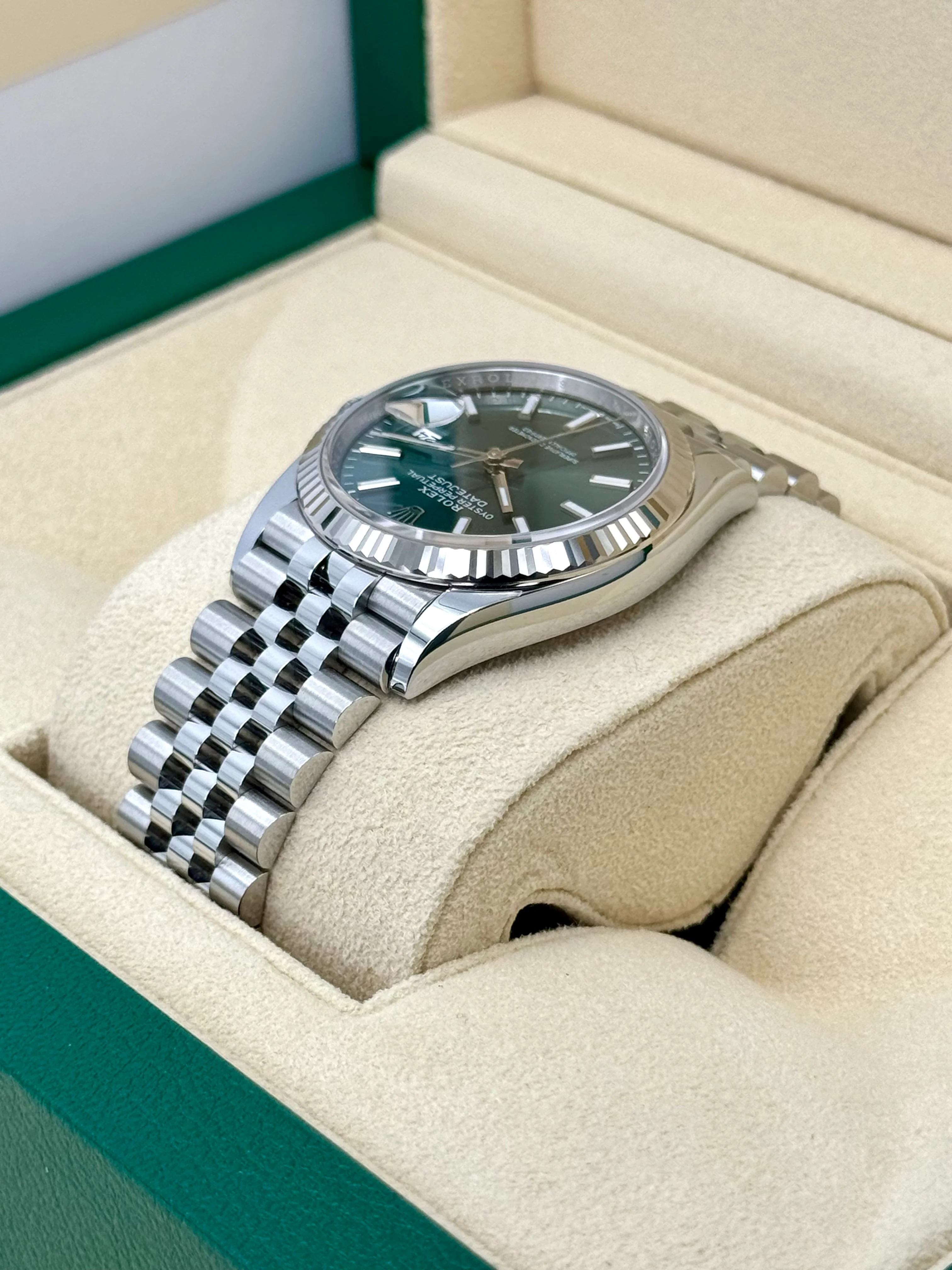 NEW 2023 Rolex Datejust 36mm 126234 Stainless Steel Jubilee Green Dial - Image 7