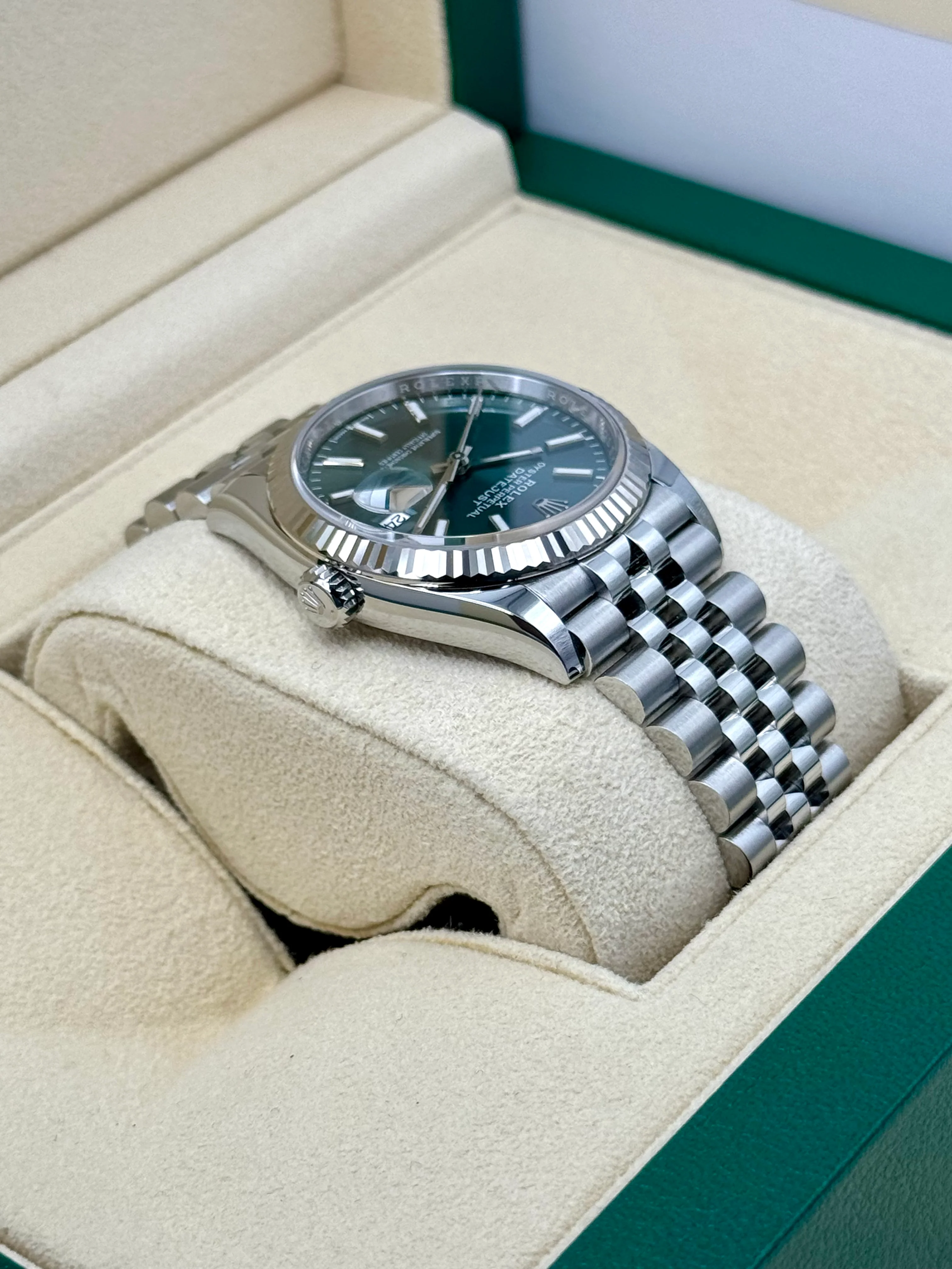NEW 2023 Rolex Datejust 36mm 126234 Stainless Steel Jubilee Green Dial - Image 8
