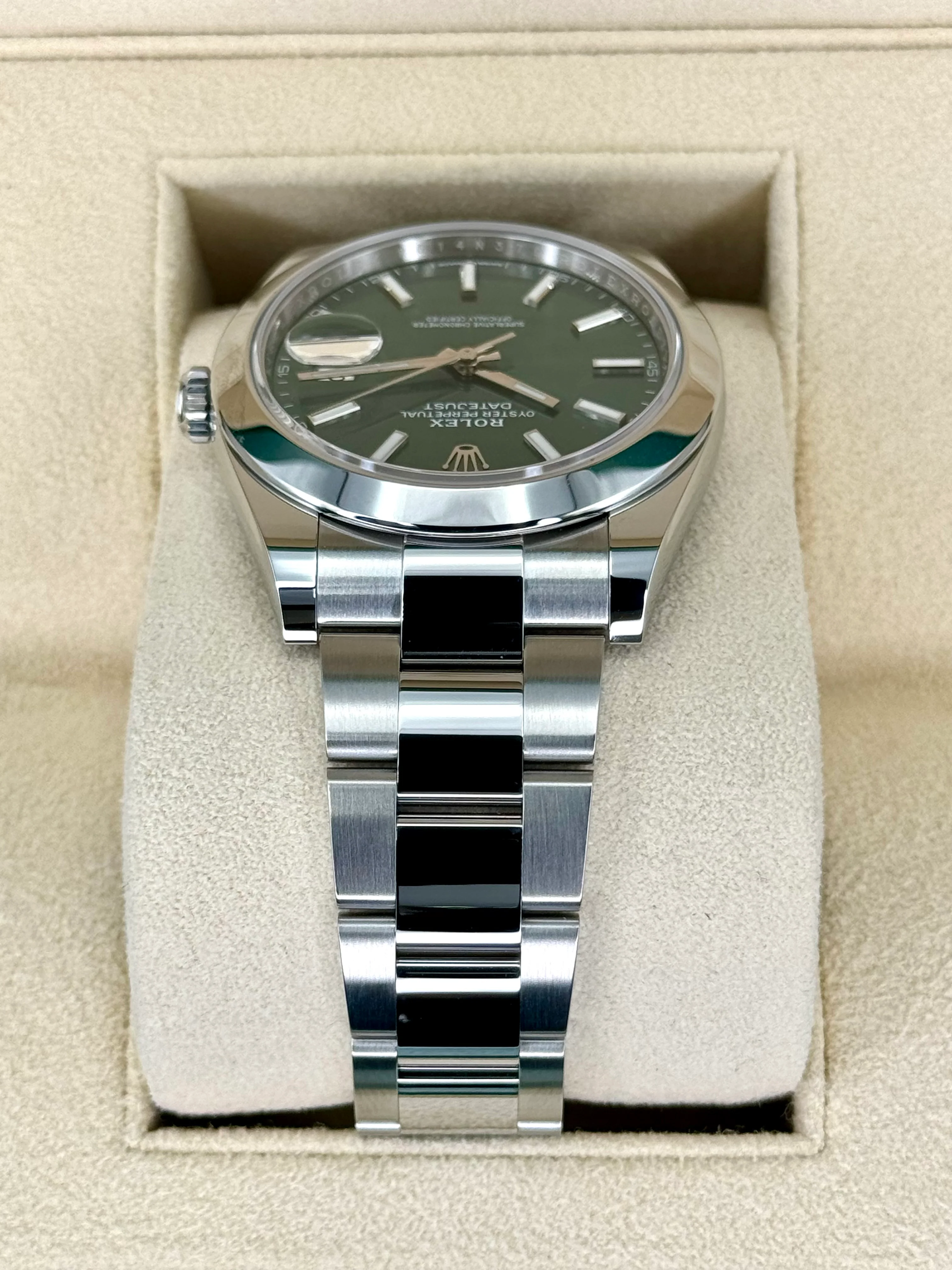 NEW 2023 Rolex Datejust 41mm 126300 Oyster Green Dial - Image 4