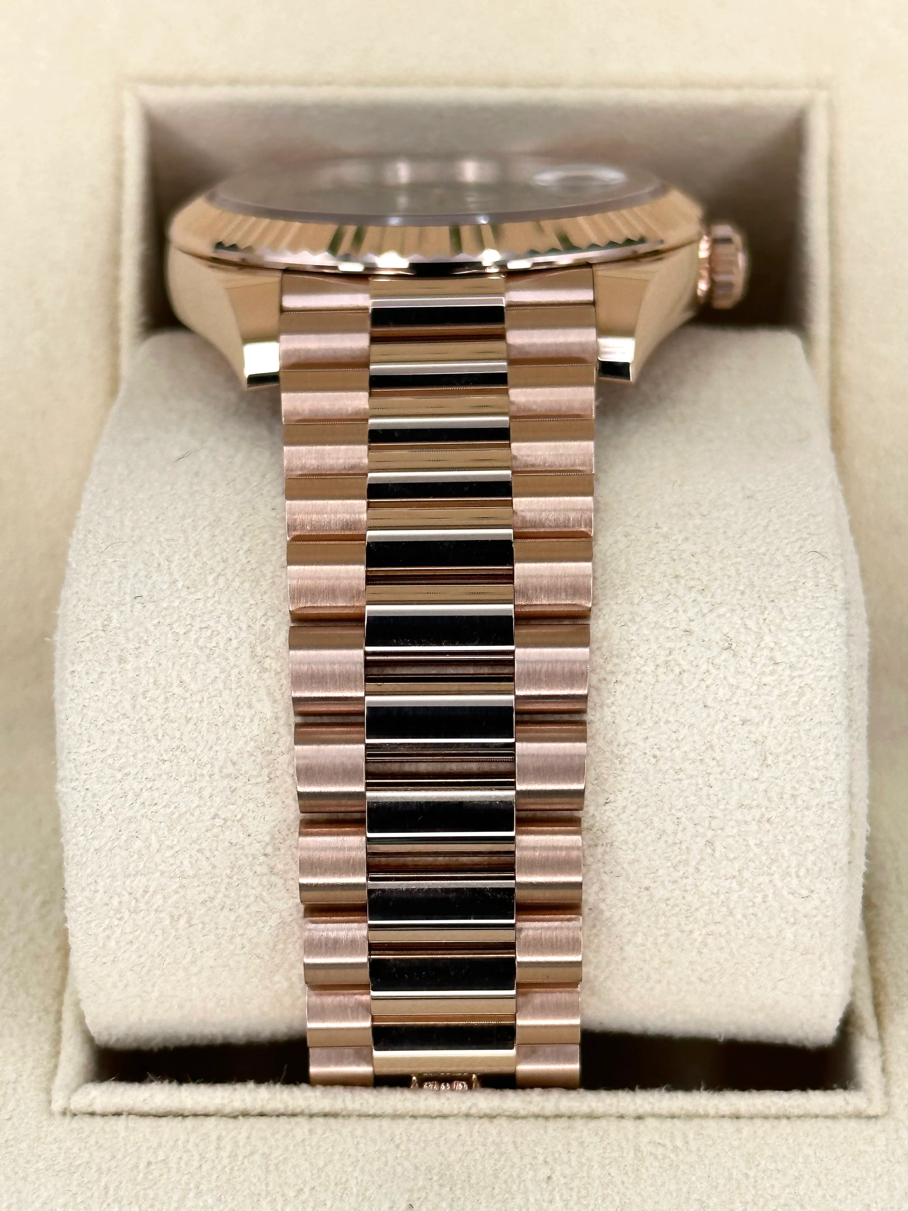 NEW 2024 Rolex Day-Date 40mm 228235 Presidential Rose Gold Olive Dial - Image 3