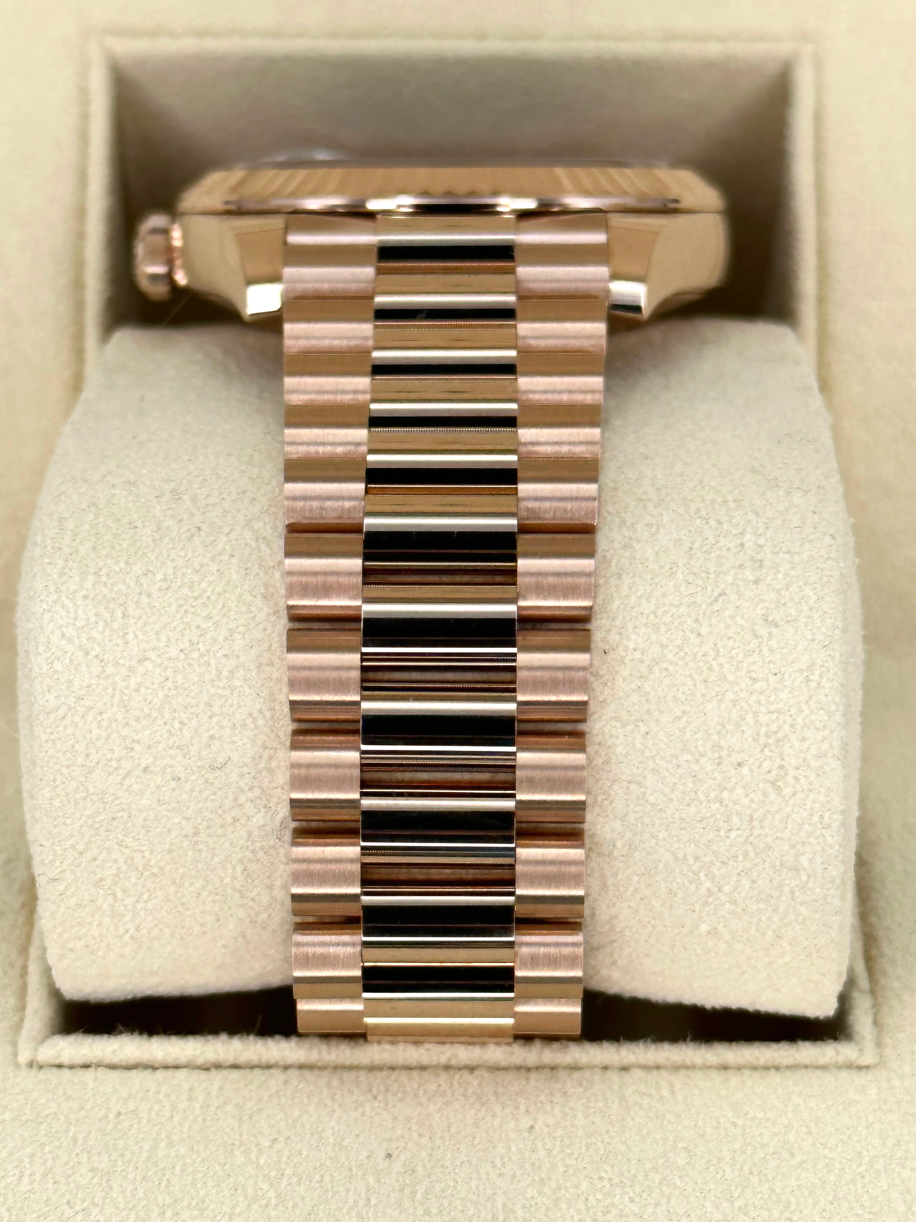 NEW 2024 Rolex Day-Date 40mm 228235 Presidential Rose Gold Olive Dial - Image 4