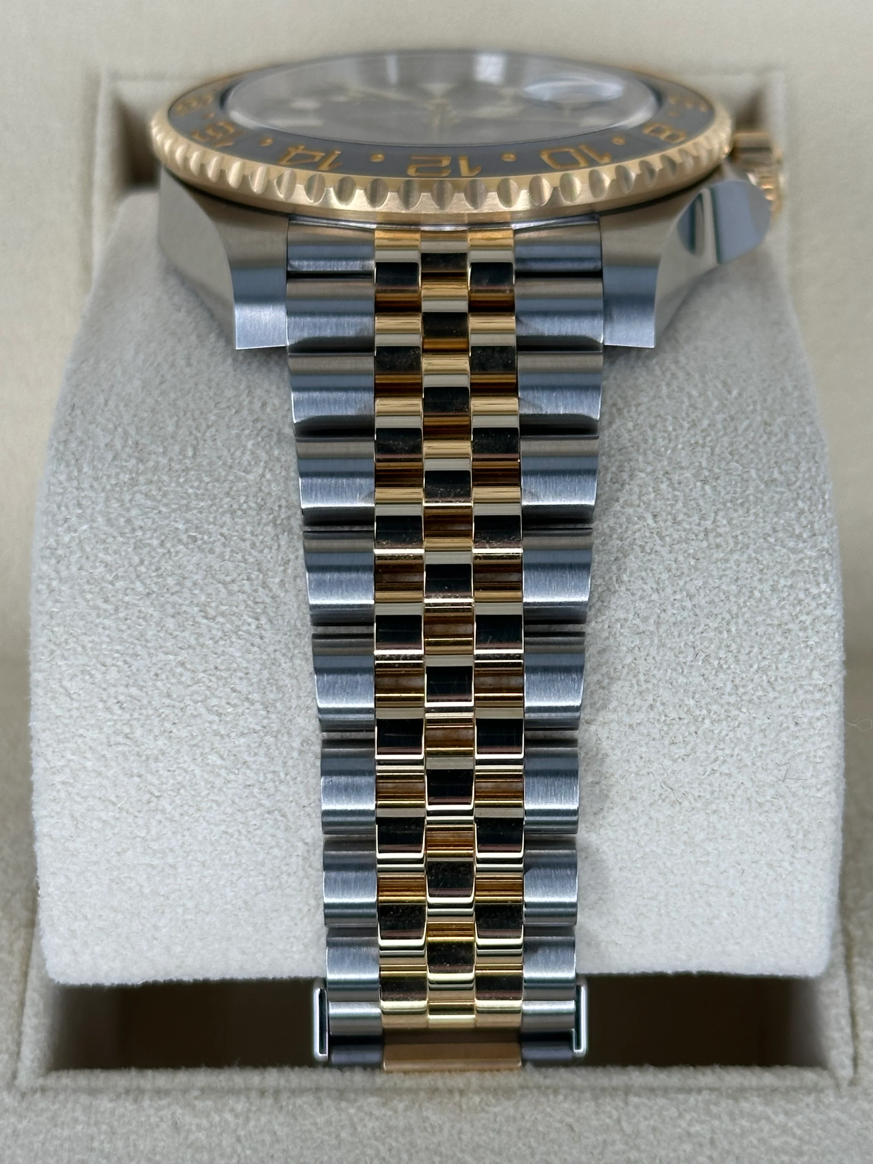NEW 2023 Rolex GMT-Master II 40mm 126713GRNR Two-Tone Jubilee - Image 3