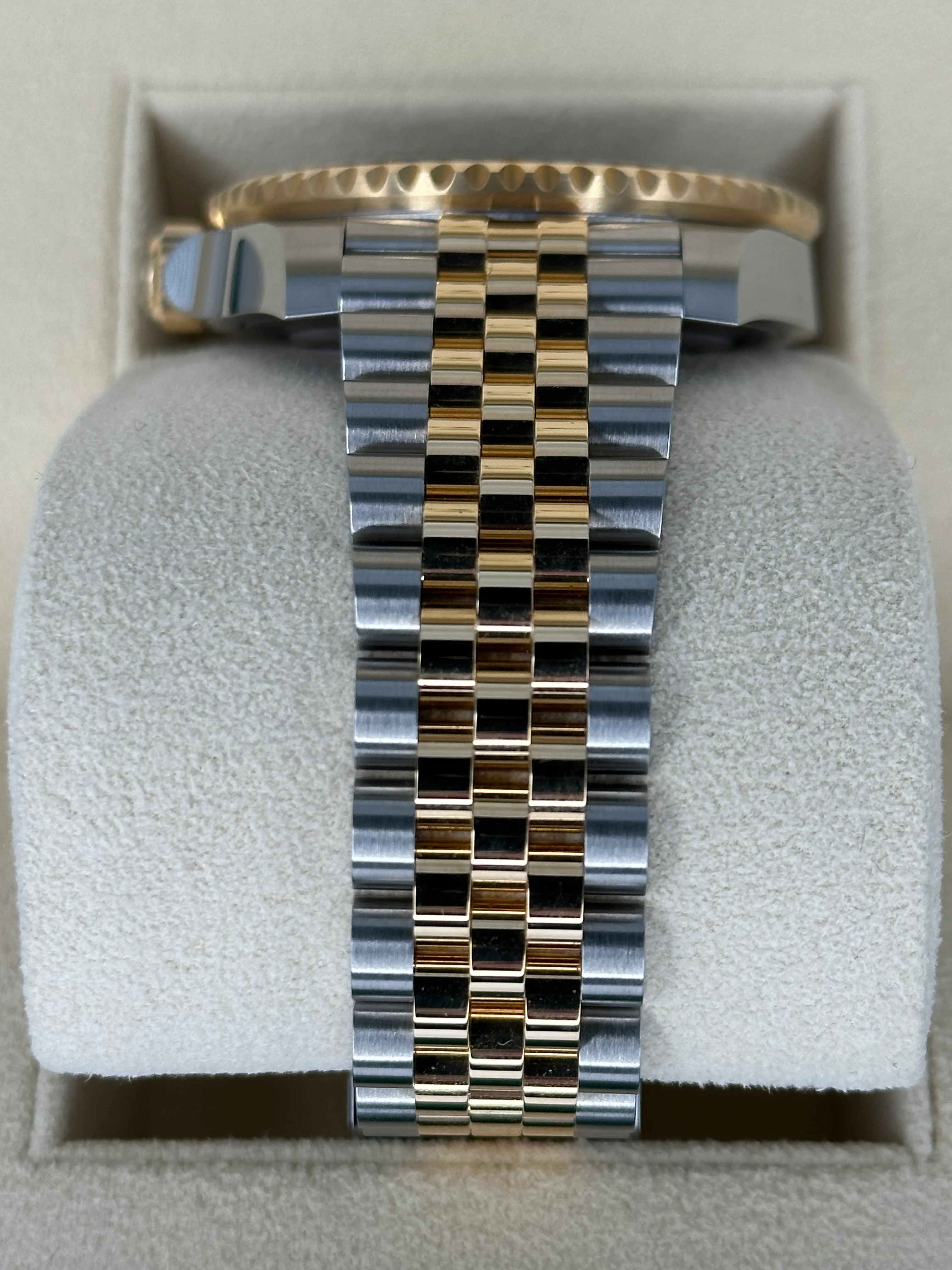 NEW 2023 Rolex GMT-Master II 40mm 126713GRNR Two-Tone Jubilee - Image 4