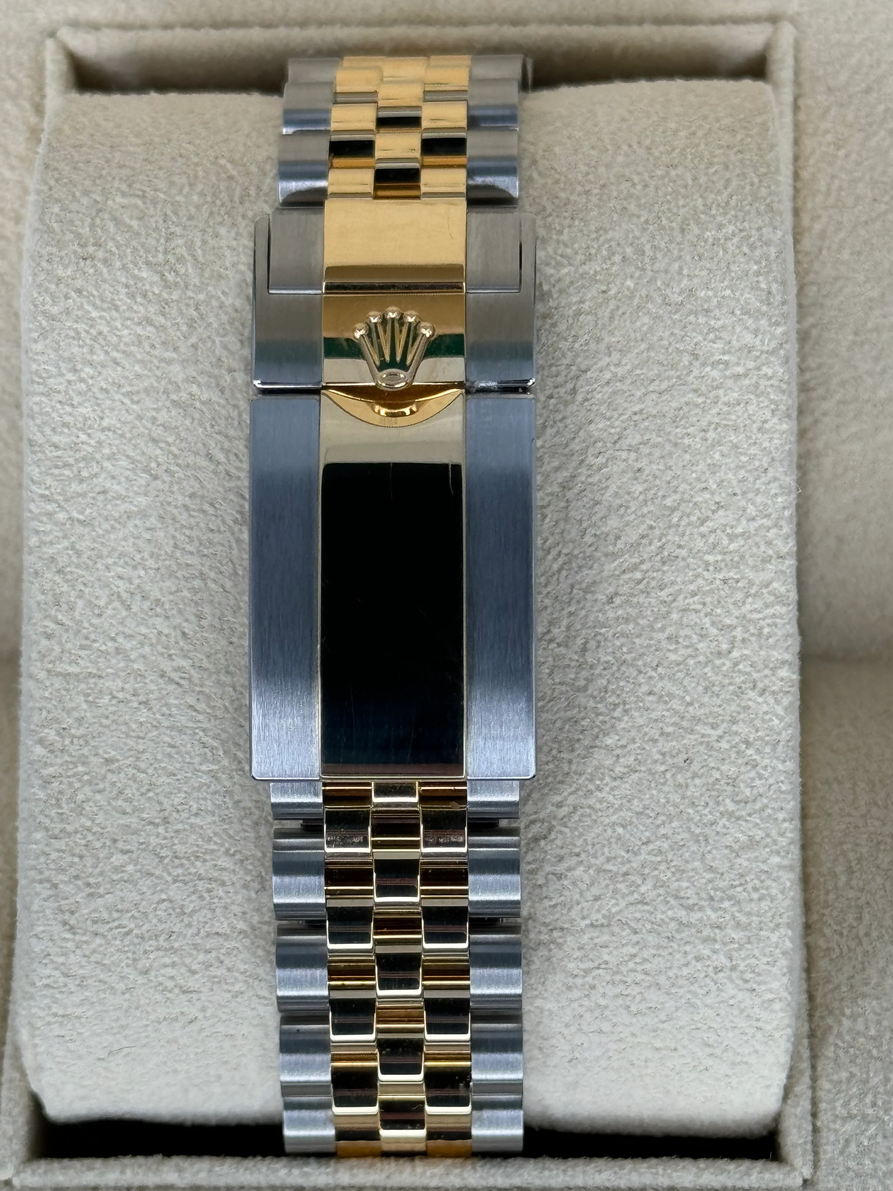 NEW 2023 Rolex GMT-Master II 40mm 126713GRNR Two-Tone Jubilee - Image 2