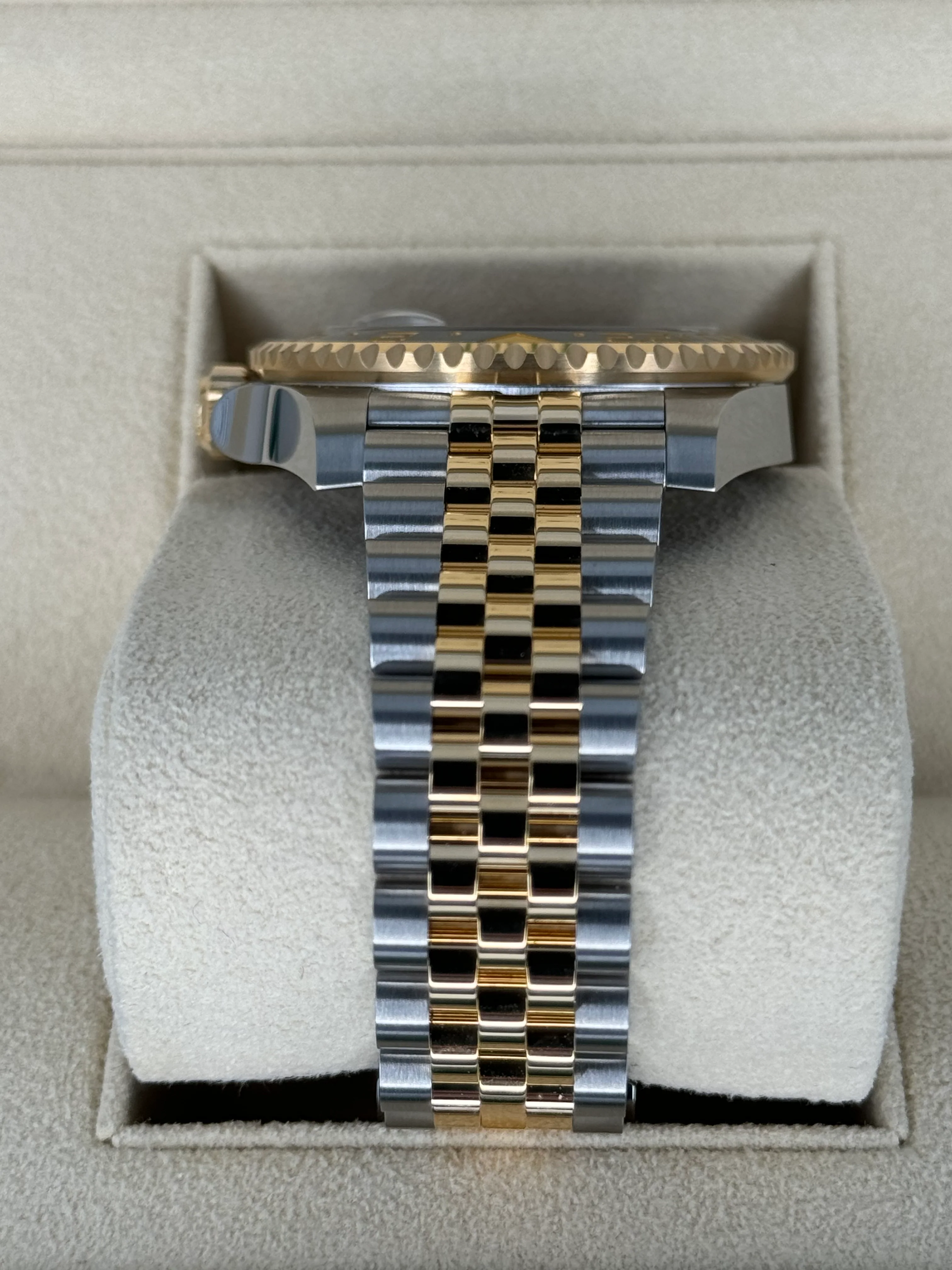 NEW 2023 Rolex GMT-Master II 40mm 126713GRNR Two-Tone Jubilee - Image 4