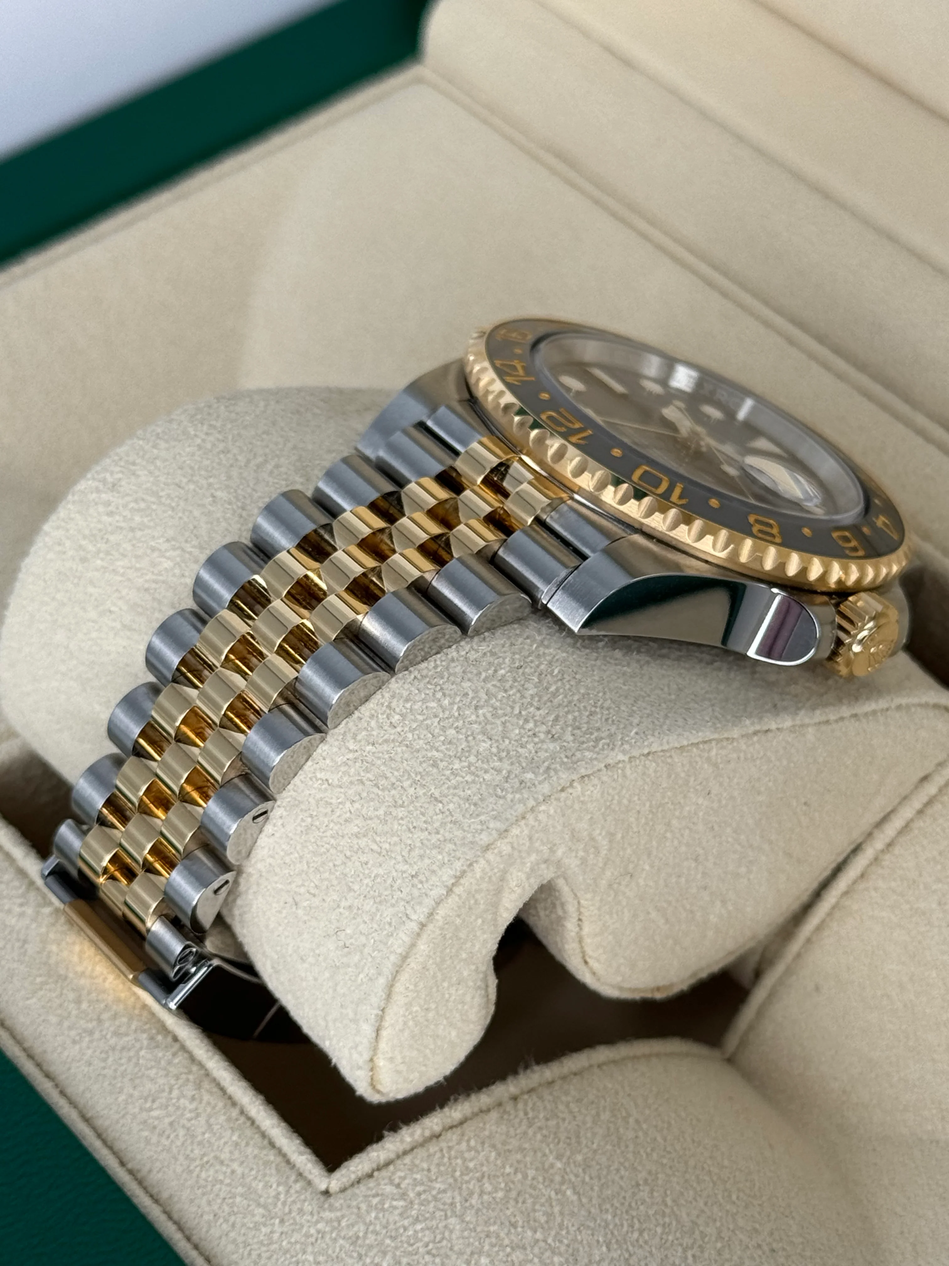 NEW 2023 Rolex GMT-Master II 40mm 126713GRNR Two-Tone Jubilee - Image 5