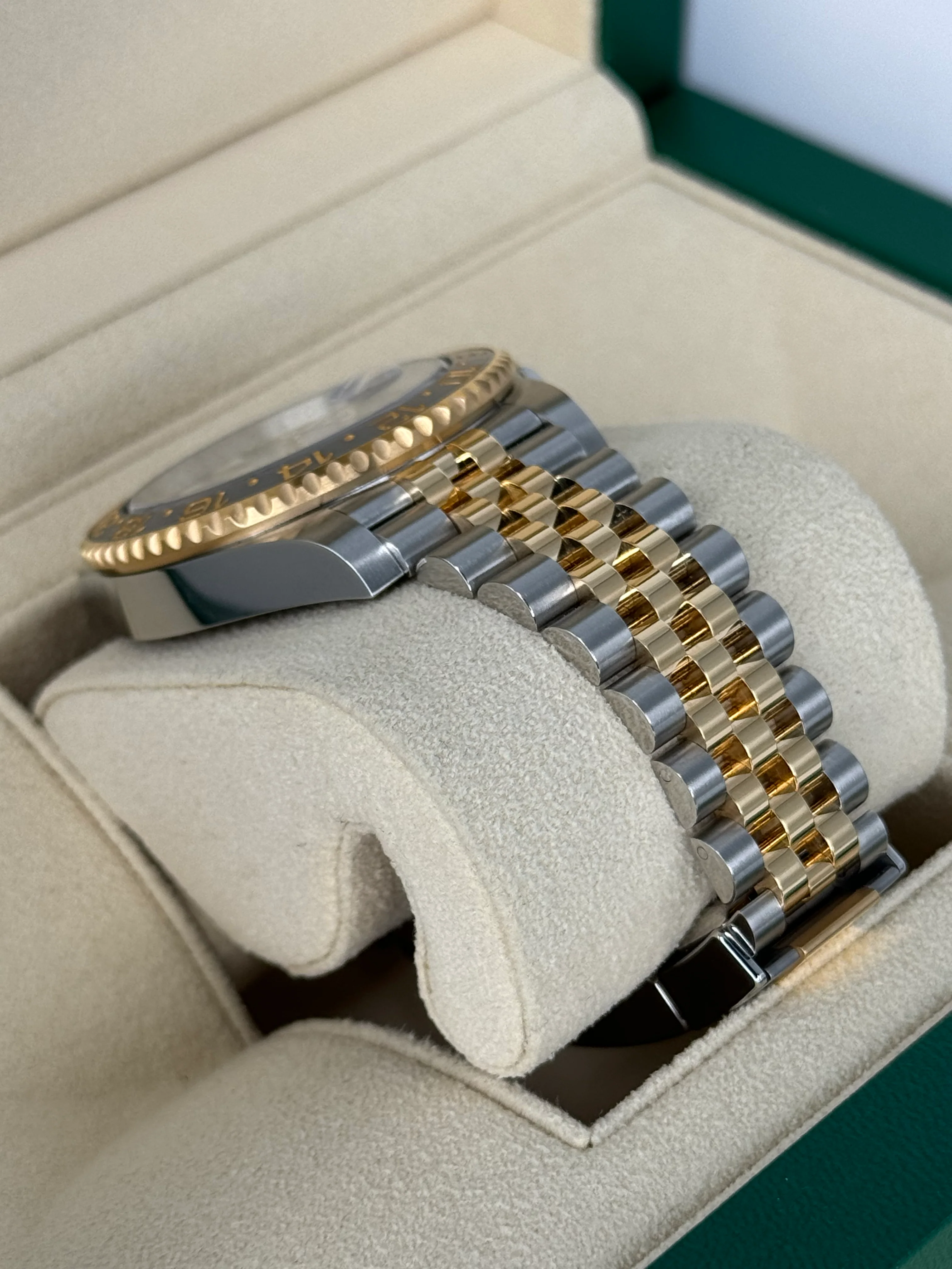 NEW 2023 Rolex GMT-Master II 40mm 126713GRNR Two-Tone Jubilee - Image 6