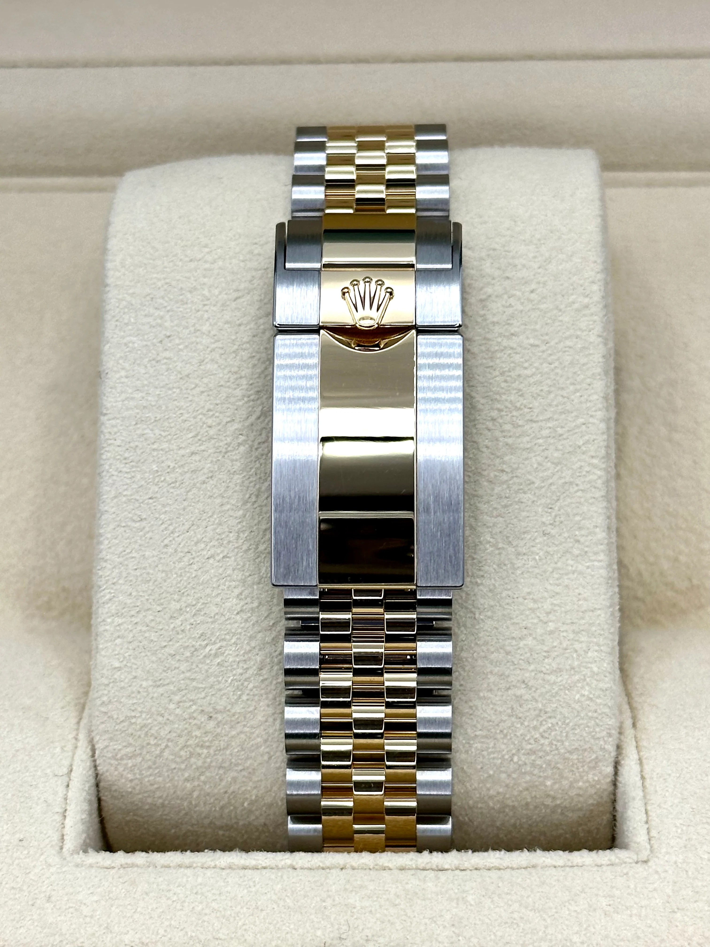 NEW 2023 Rolex GMT-Master II 40mm 126713GRNR Two-Tone Jubilee Black Dial - Image 2