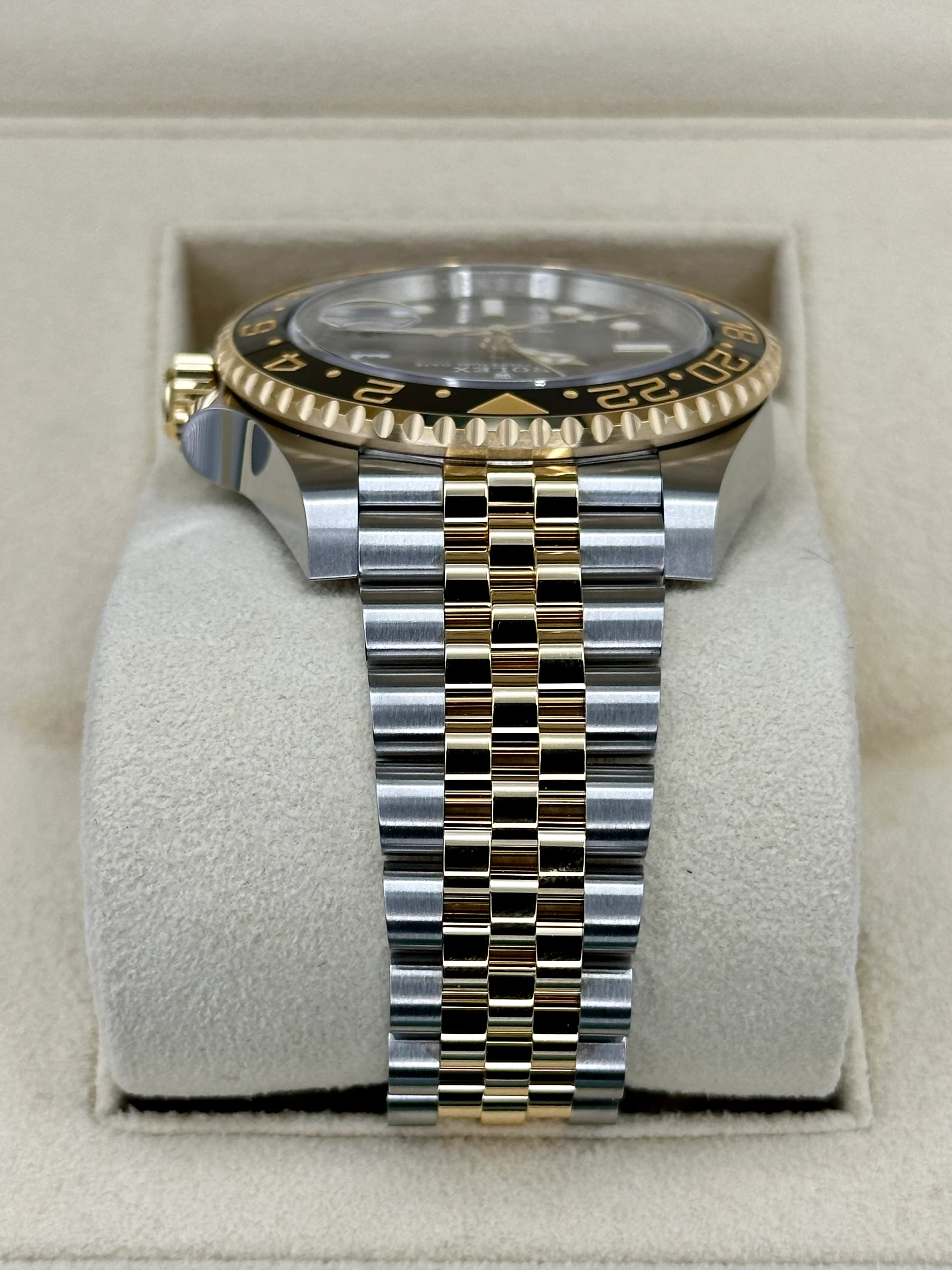 NEW 2023 Rolex GMT-Master II 40mm 126713GRNR Two-Tone Jubilee Black Dial - Image 3