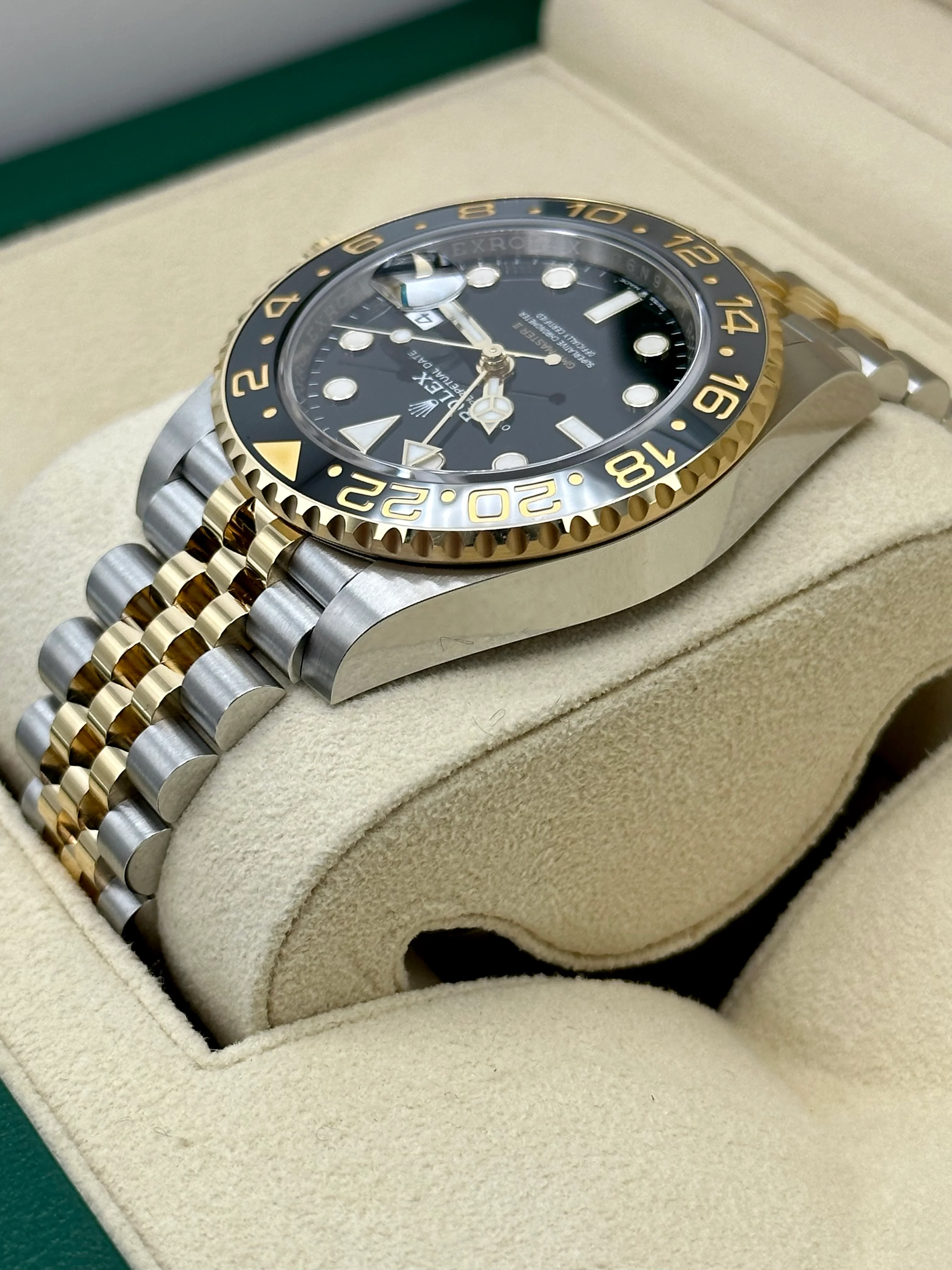 NEW 2023 Rolex GMT-Master II 40mm 126713GRNR Two-Tone Jubilee Black Dial - Image 7