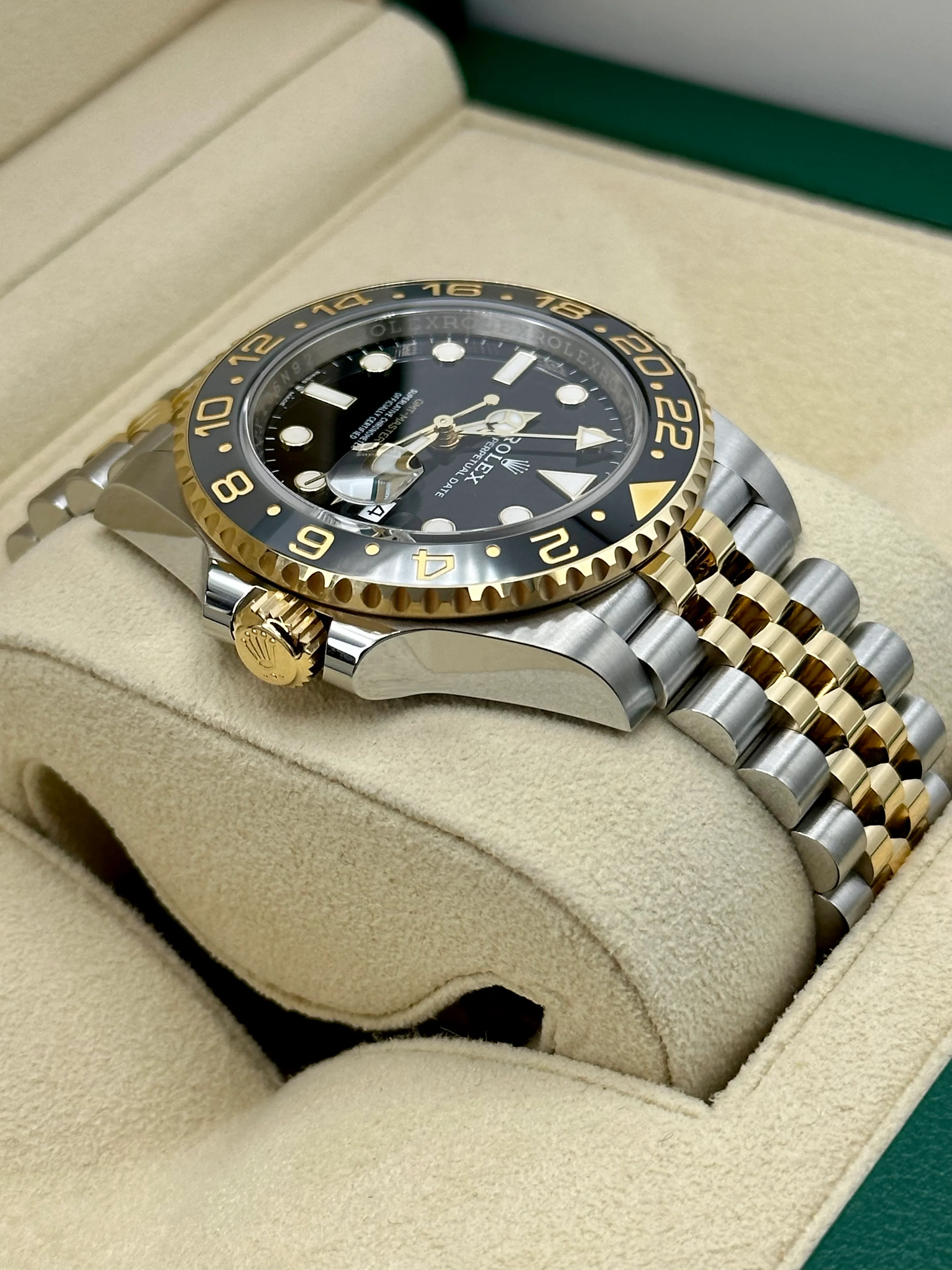 NEW 2023 Rolex GMT-Master II 40mm 126713GRNR Two-Tone Jubilee Black Dial - Image 8