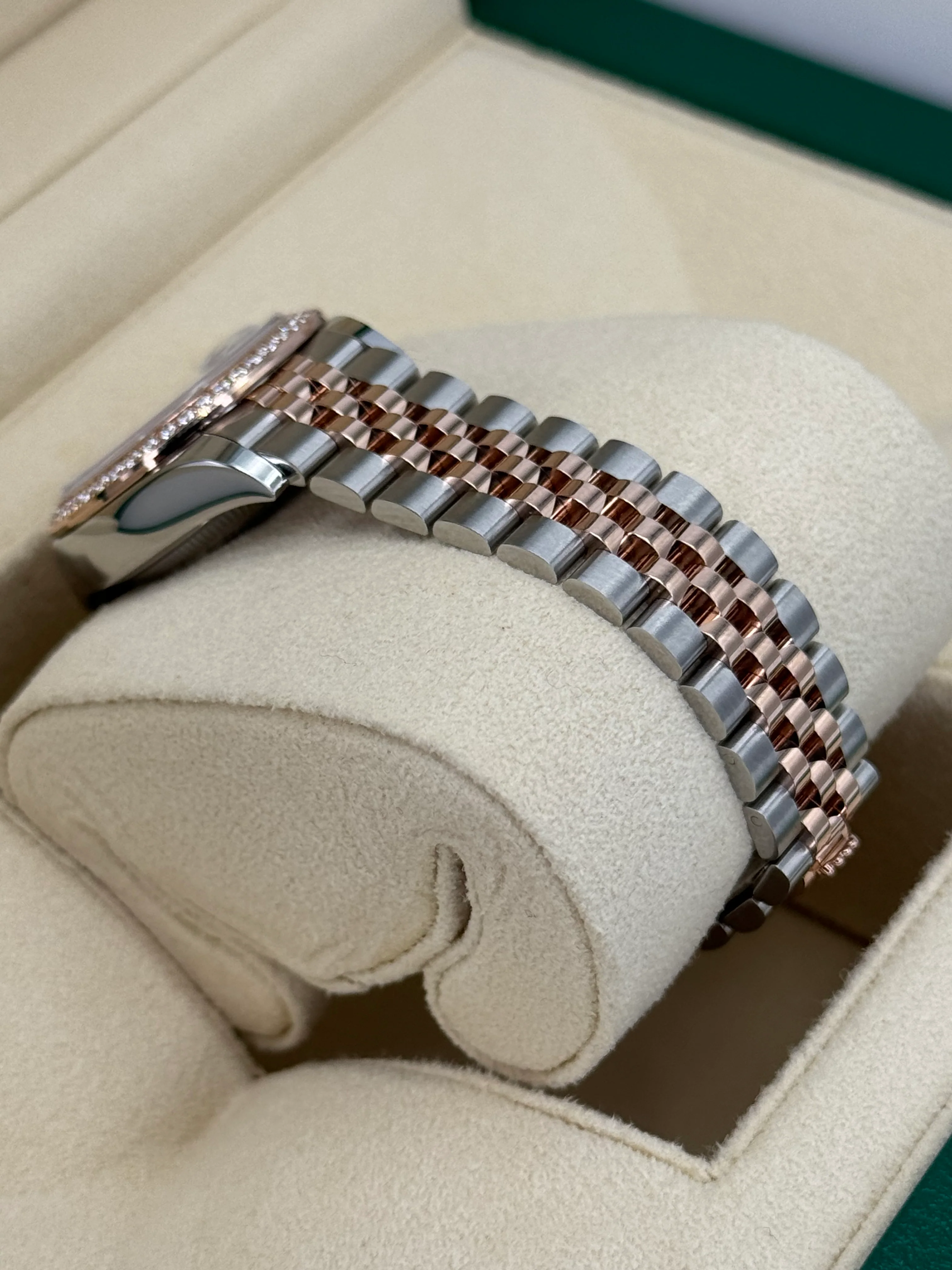 NEW 2023 Rolex Lady-Datejust 28mm 279381RBR MOP Diamond Dial - Image 6