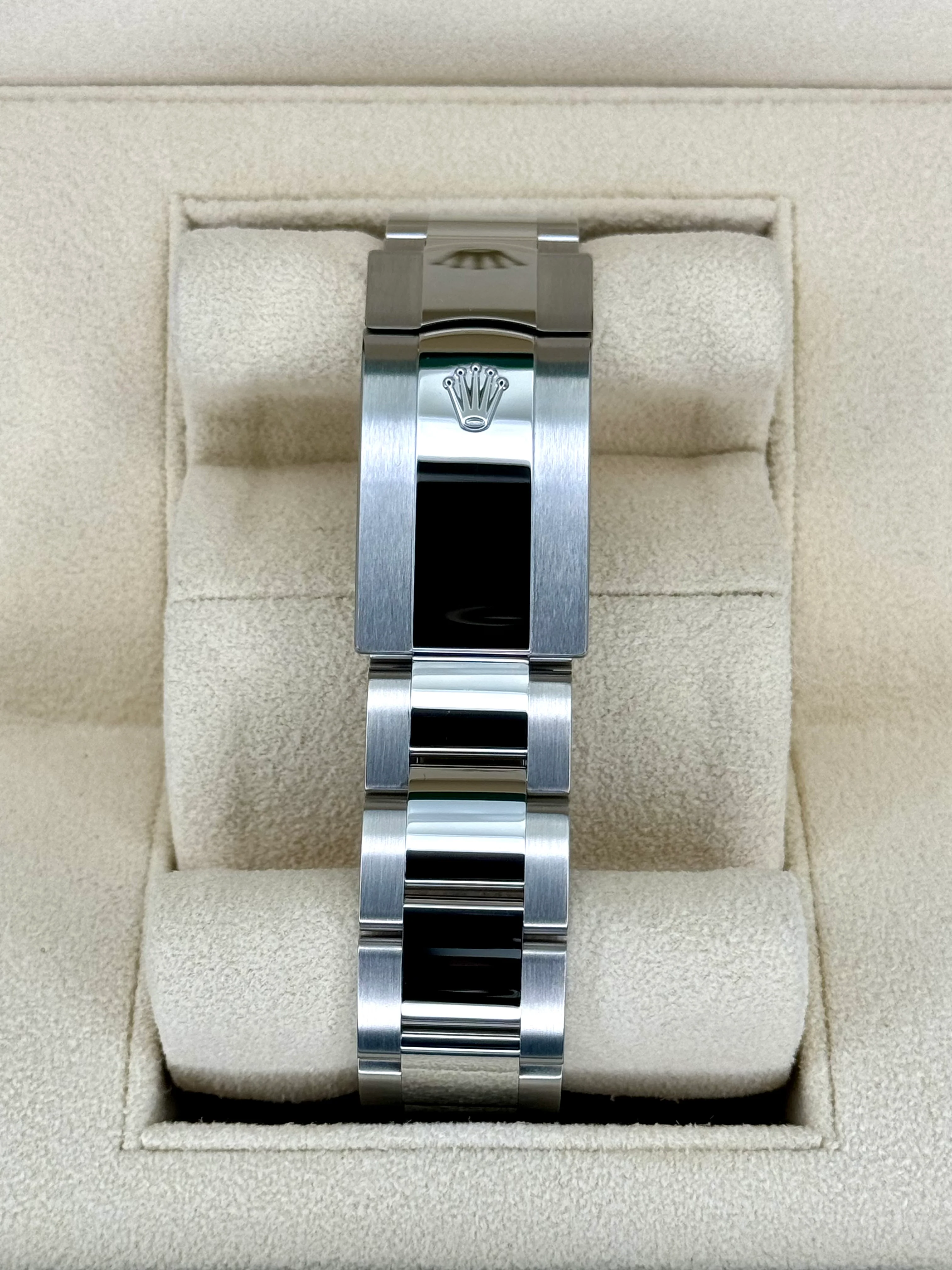 NEW 2023 Rolex Milgauss 40mm 116400GV Stainless Steel Black Dial - Image 2