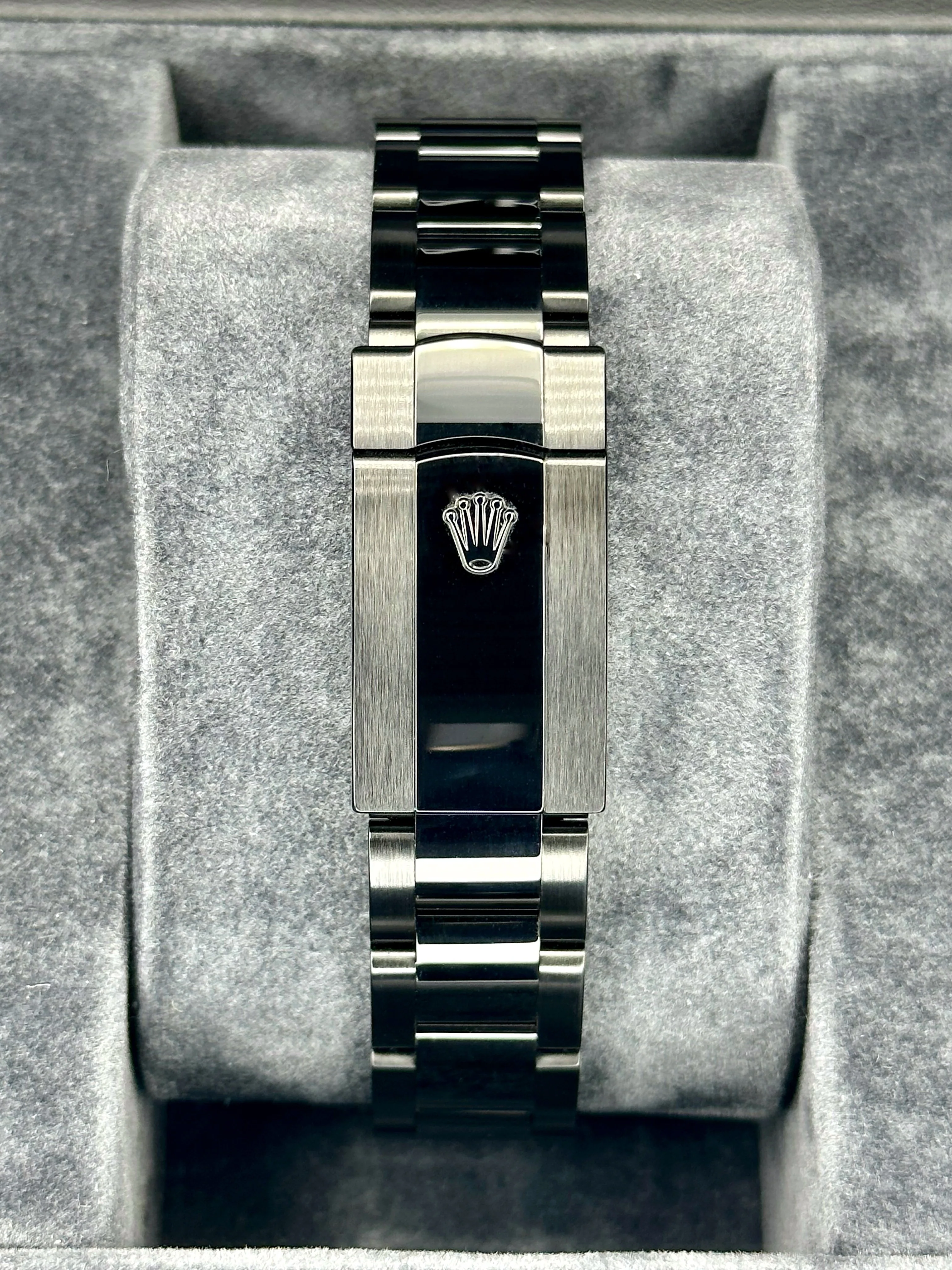 NEW 2023 Rolex Milgauss "Blaken" 40mm 116400GV DLC Black Green Viper - Image 2