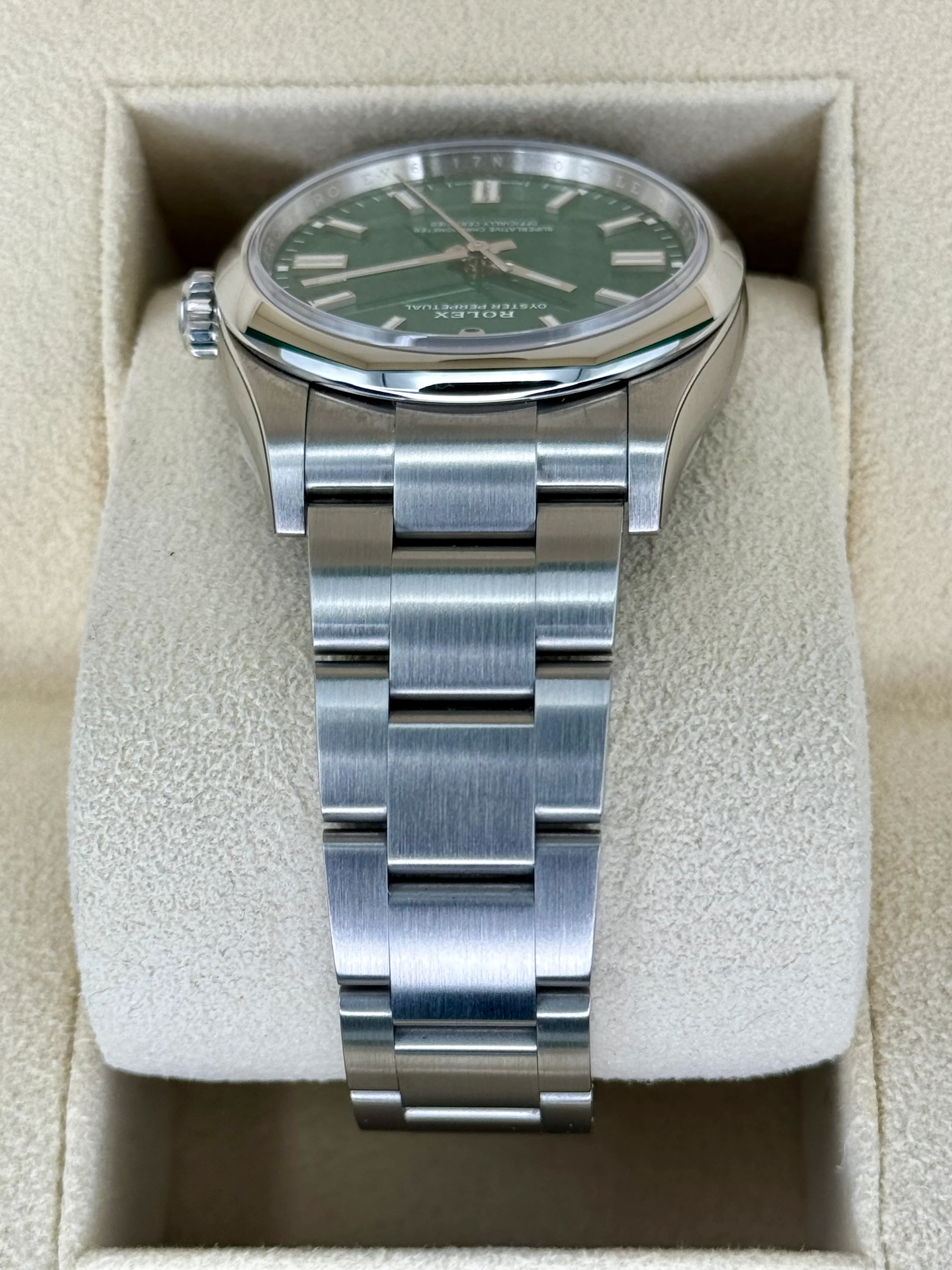 NEW 2023 Rolex Oyster Perpetual 36mm 126000 Green Dial - Image 4