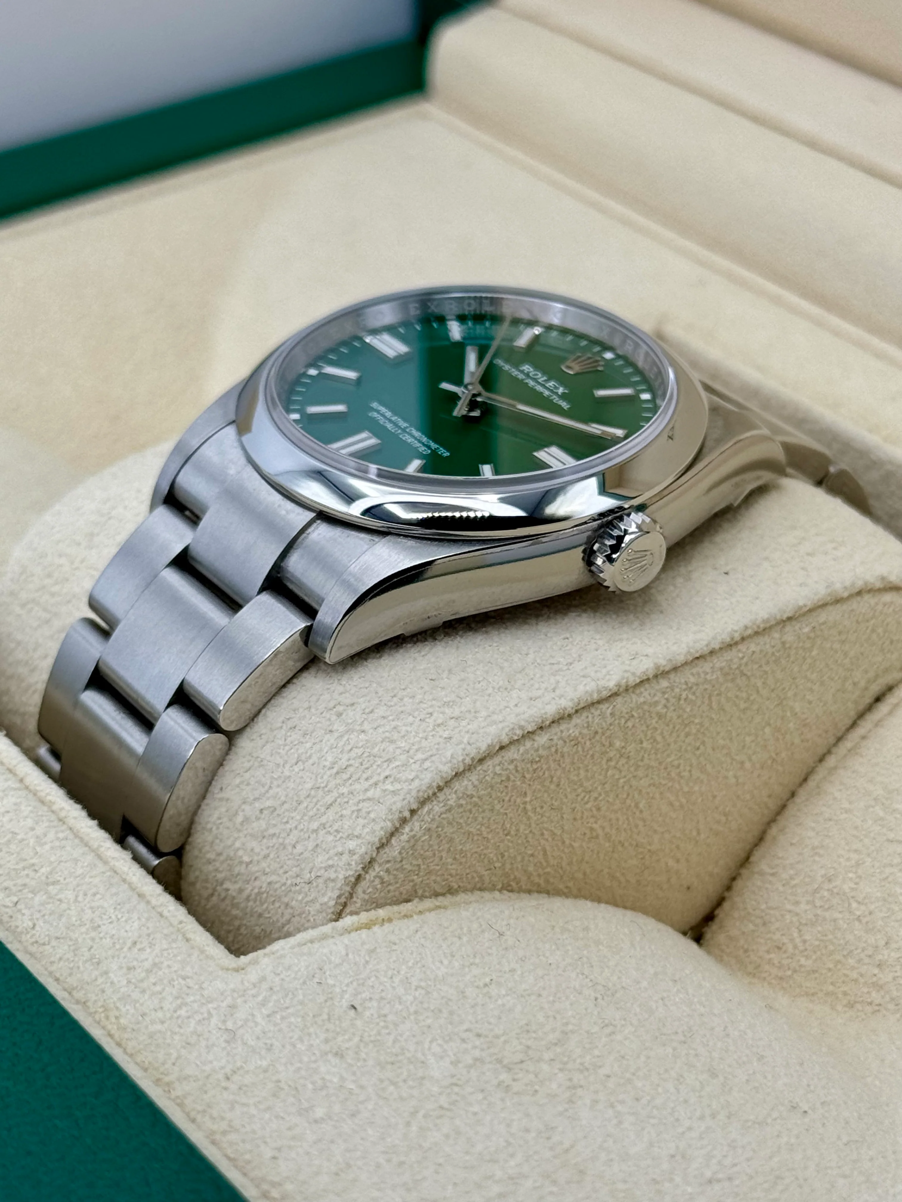NEW 2023 Rolex Oyster Perpetual 36mm 126000 Green Dial - Image 5